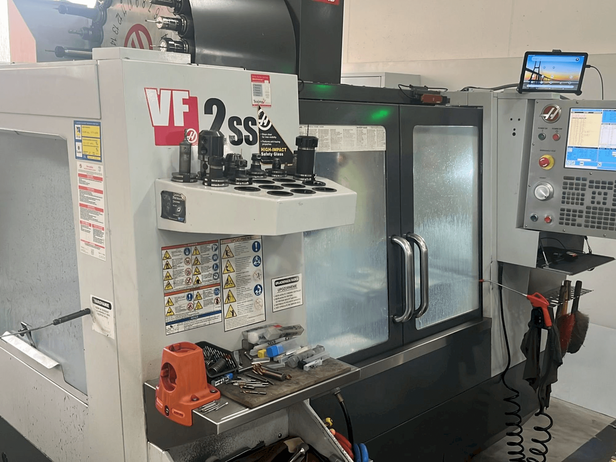 Mašīnas HAAS VF-2SS pretskats