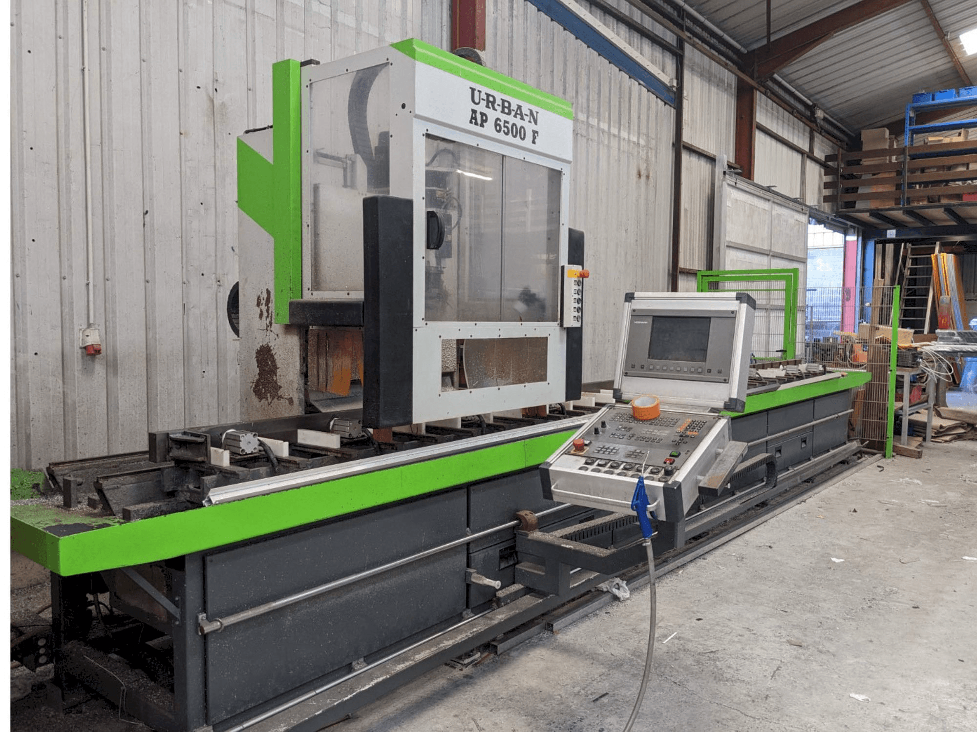 Mašīnas URBAN AP6500 pretskats