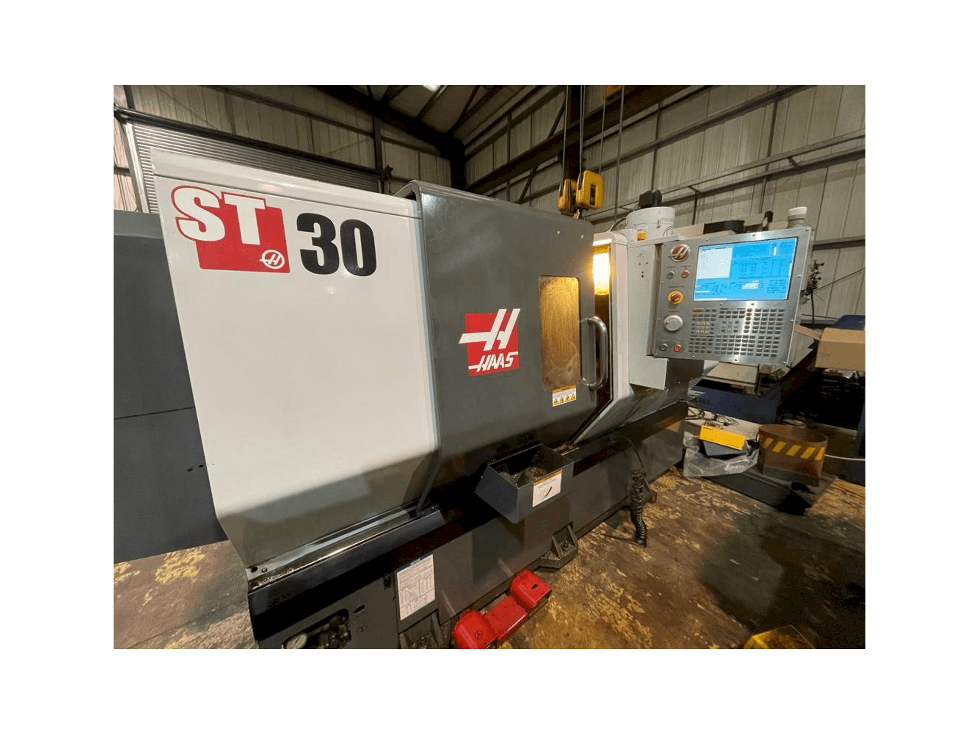 Mašīnas HAAS ST-30 pretskats
