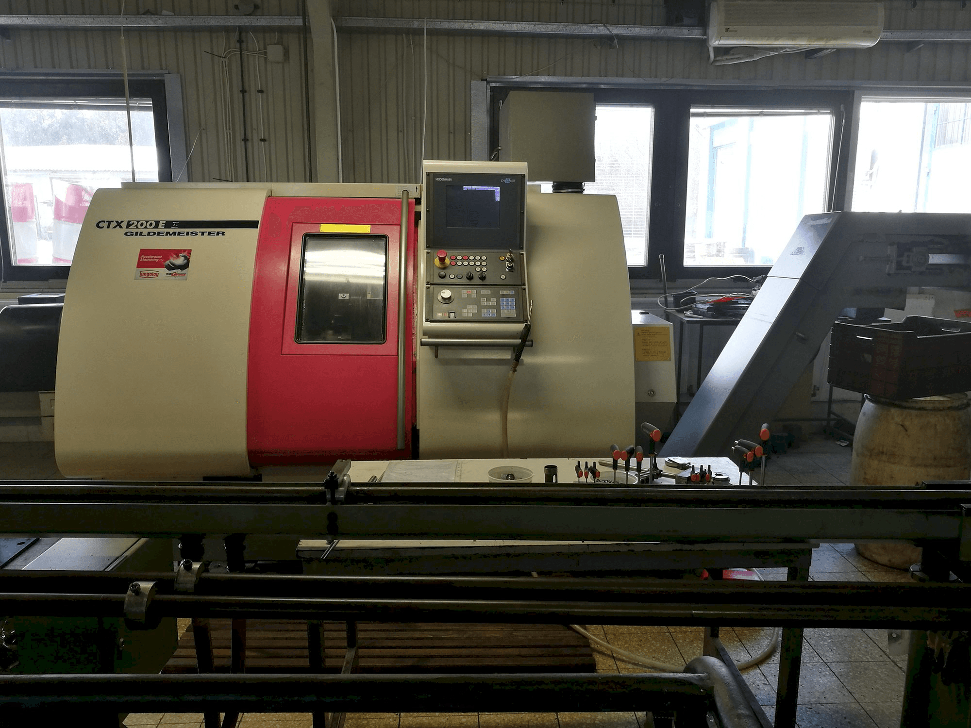 Mašīnas Gildemeister CTX 200 E pretskats