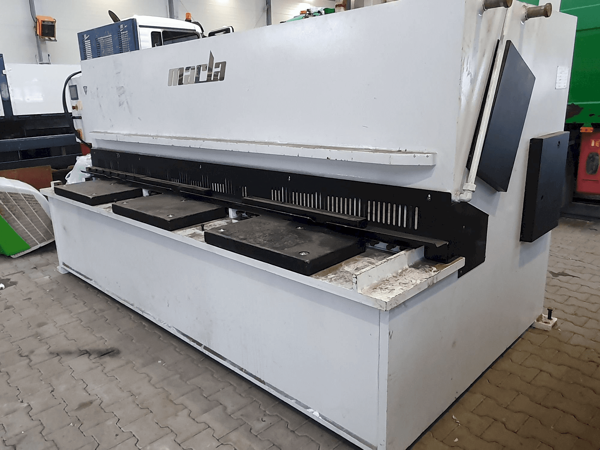 Mašīnas MARLA S-CUT 3010 pretskats