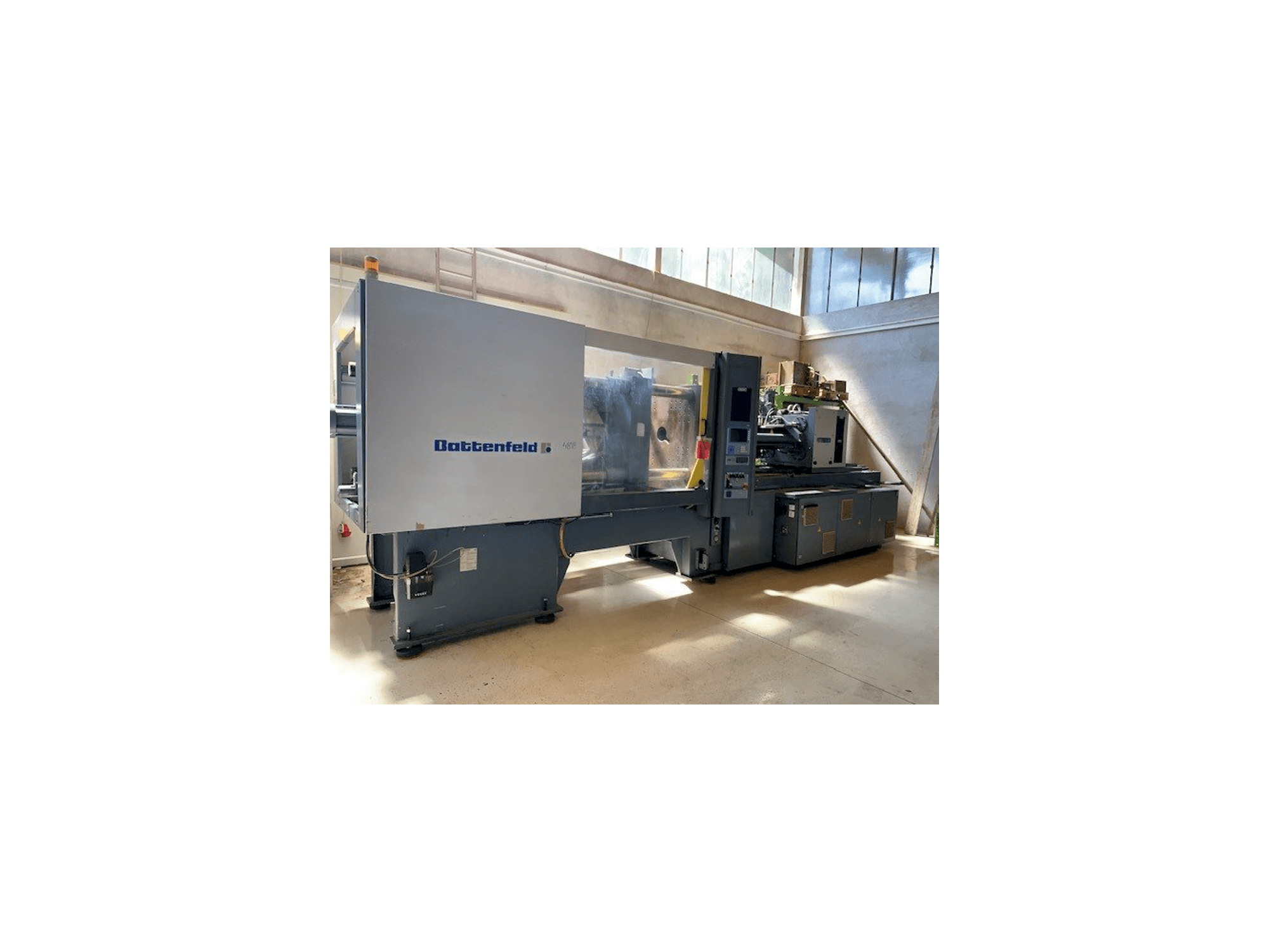 Mašīnas Battenfeld BA 3500/1900 BK kreisās malas skats