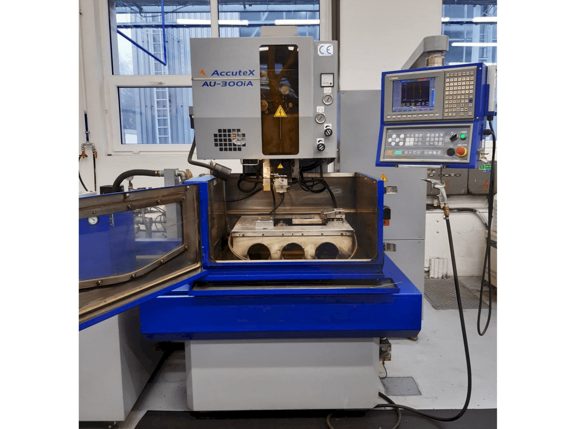 Mašīnas AccuteX AU-300iA pretskats