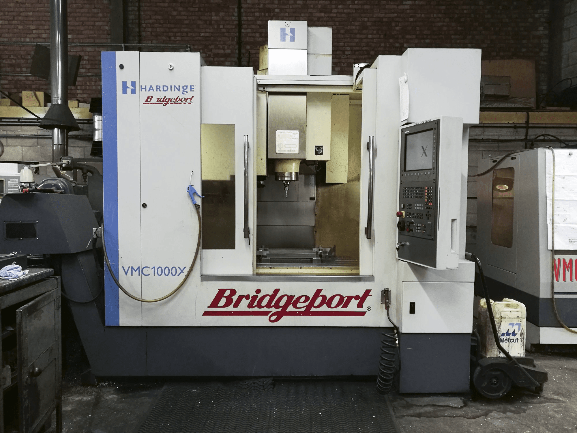 Mašīnas Bridgeport VMC XP3-1000 pretskats