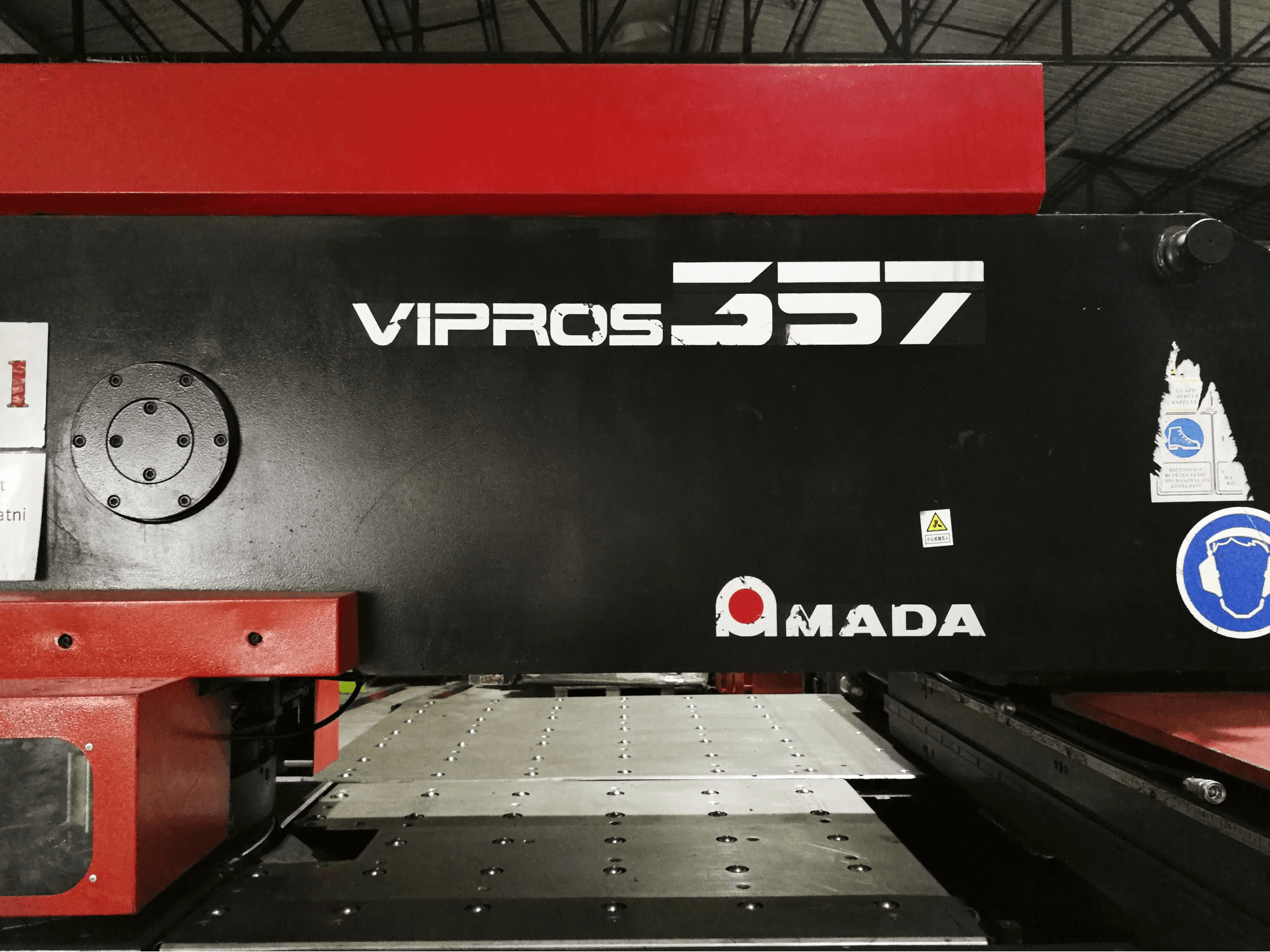 Mašīnas AMADA Vipros 357 pretskats