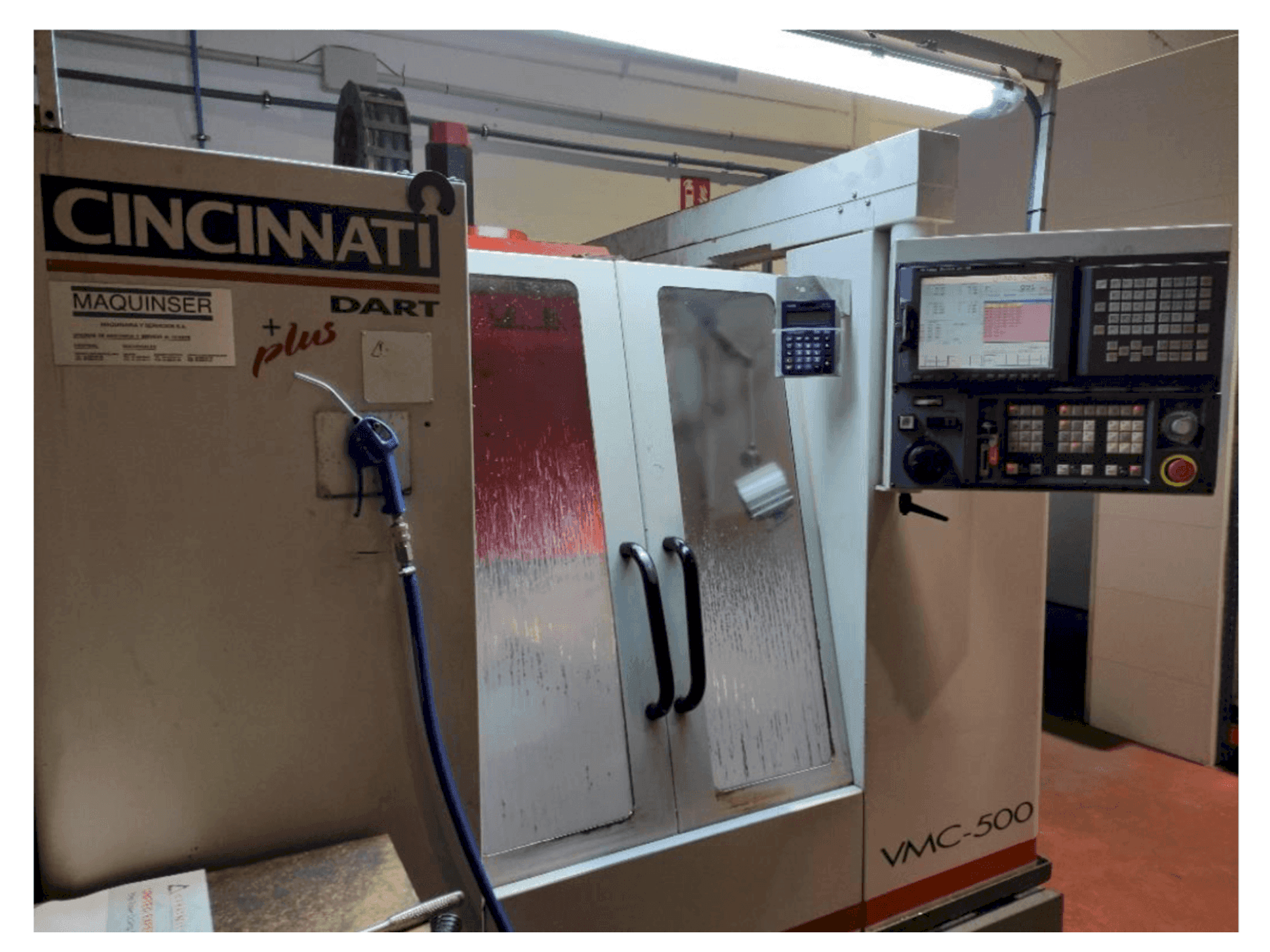 Mašīnas Cincinnati Dart Plus VMC-500 pretskats