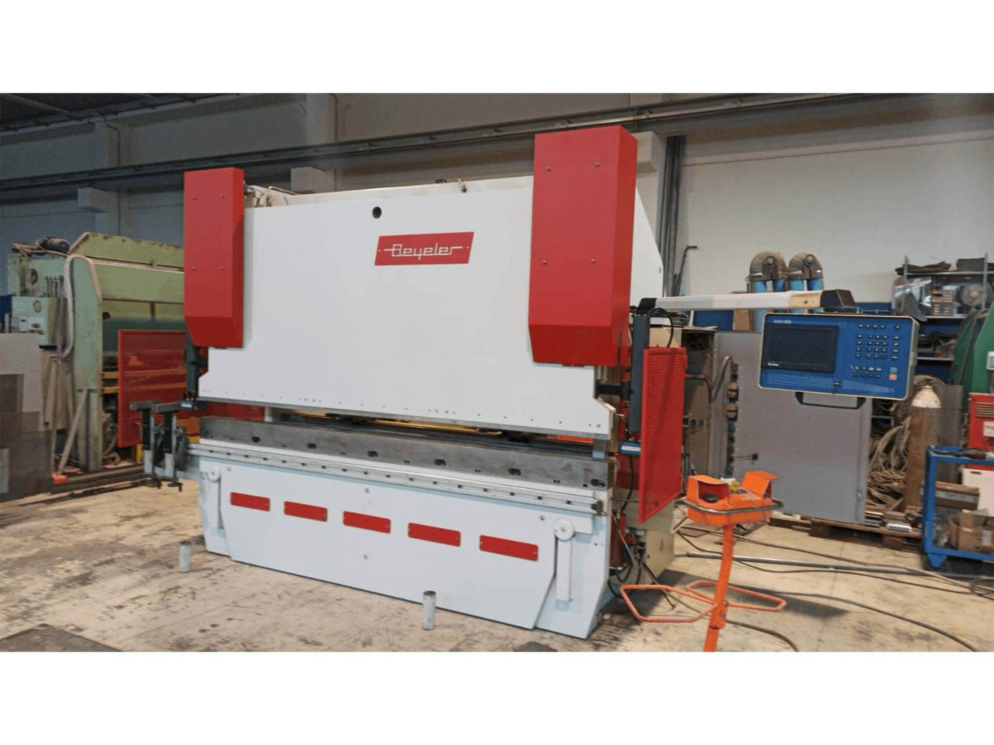 Mašīnas BEYELER PR8 pretskats