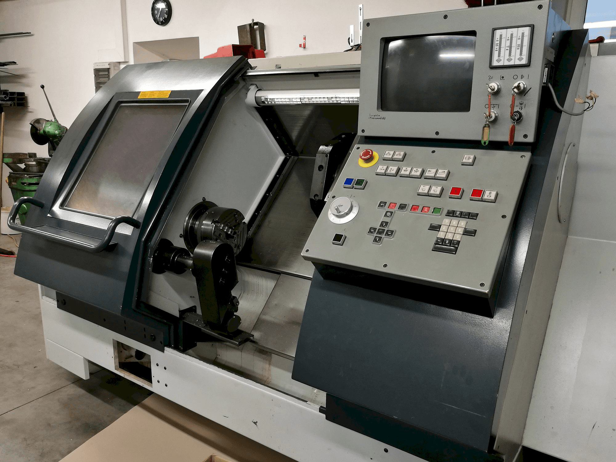 Mašīnas Gildemeister skats CTX 400 no labās puses