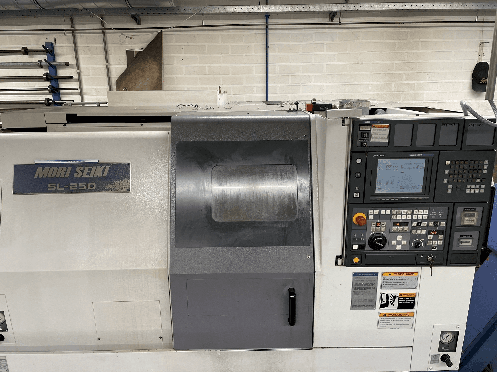 Mašīnas MORI SEIKI SL-250 pretskats