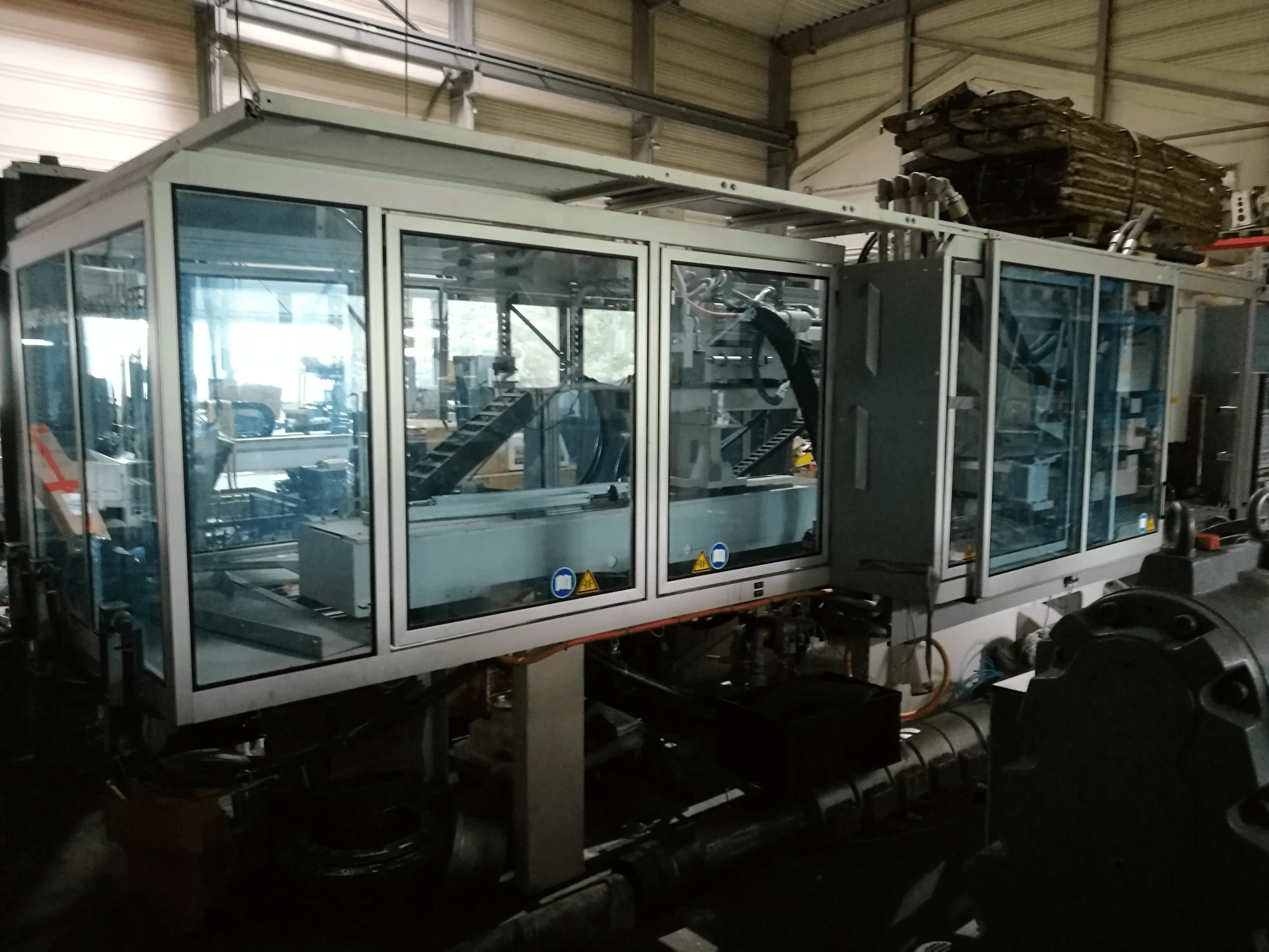 Mašīnas Krauss Maffei 280-700-700 C3 Twin pretskats