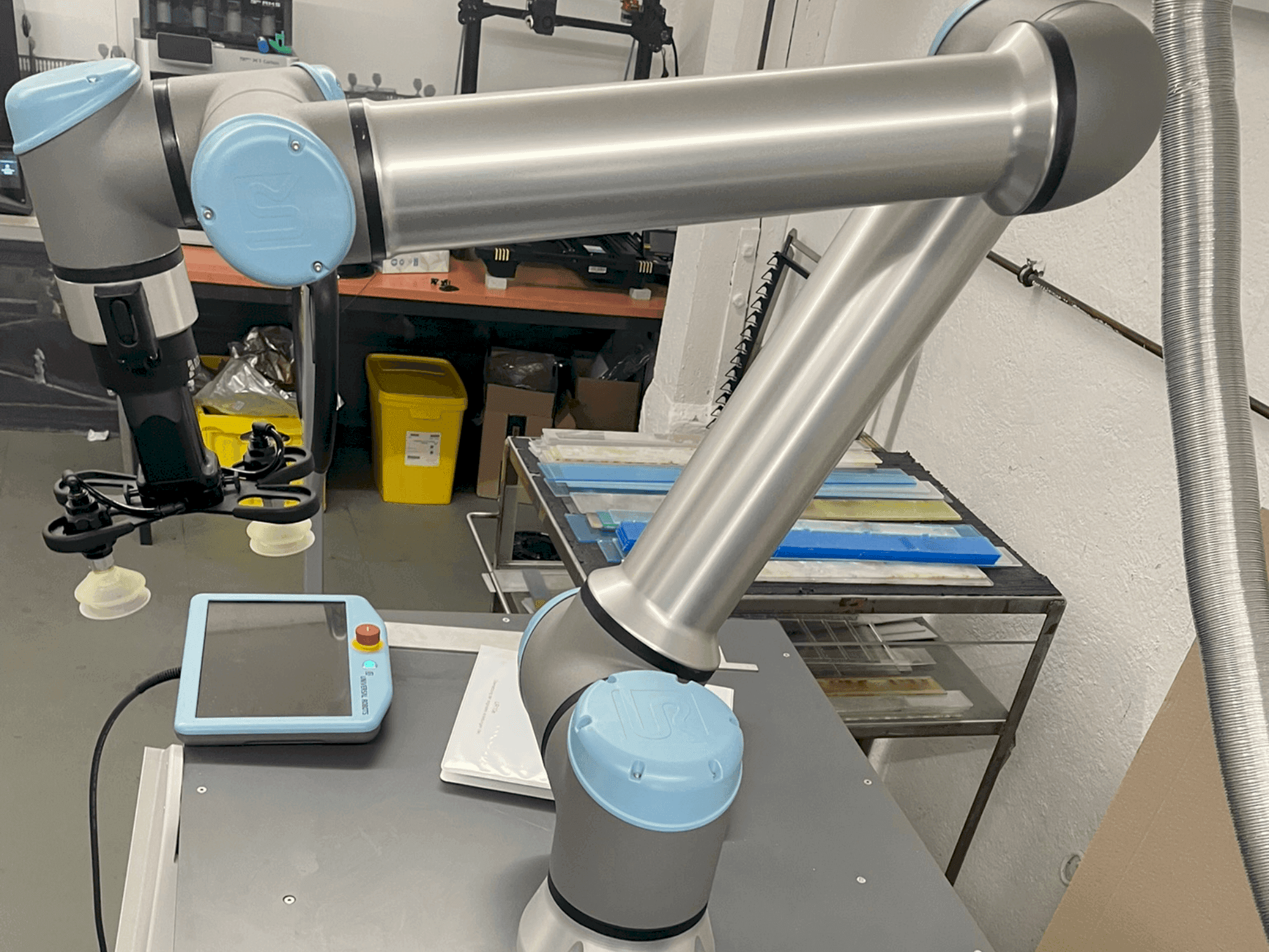 Mašīnas Universal Robots UR10 pretskats