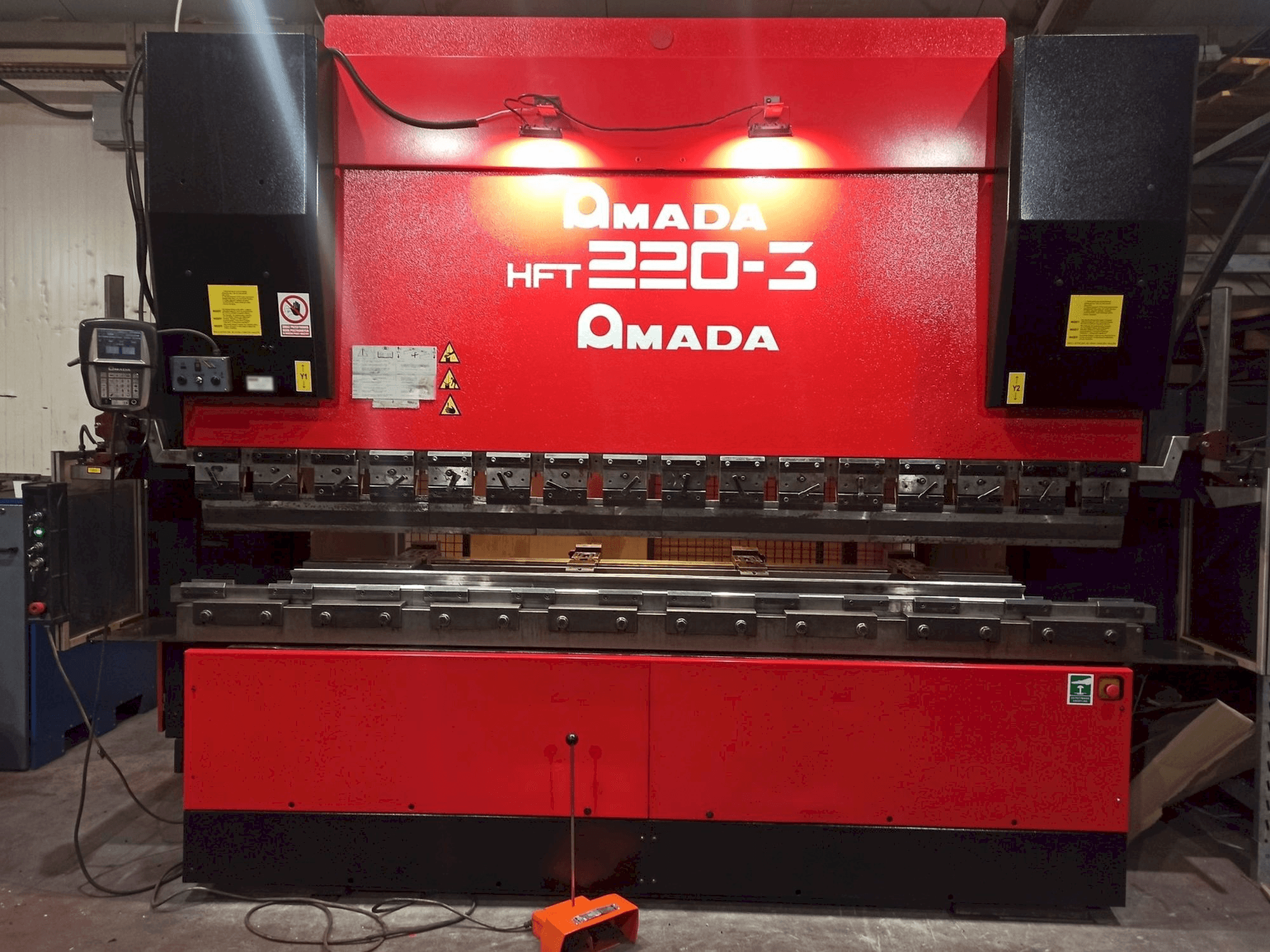 Mašīnas AMADA HFT 220-3 pretskats