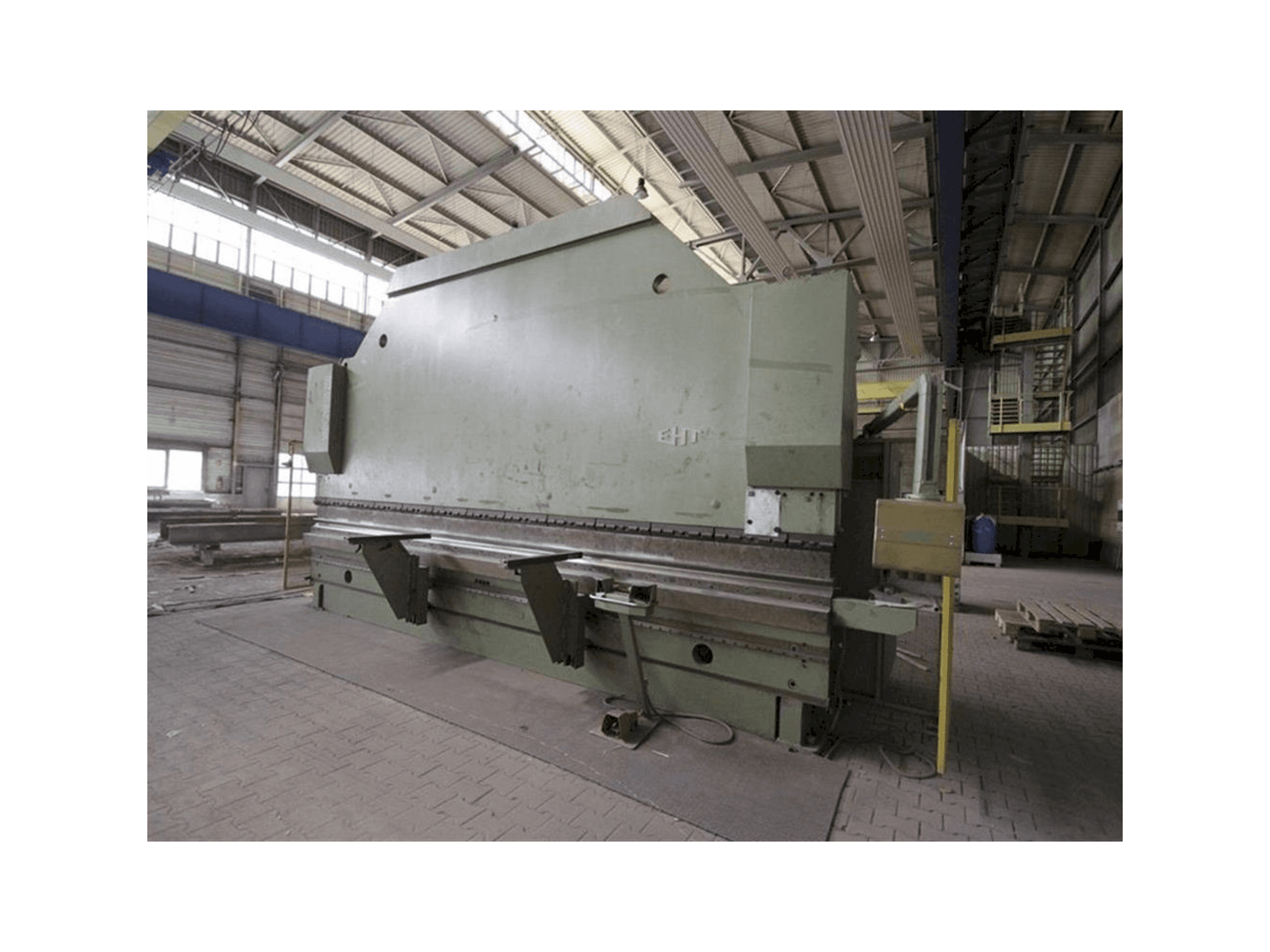 Mašīnas EHT Variopress 250 60 labās malas skats