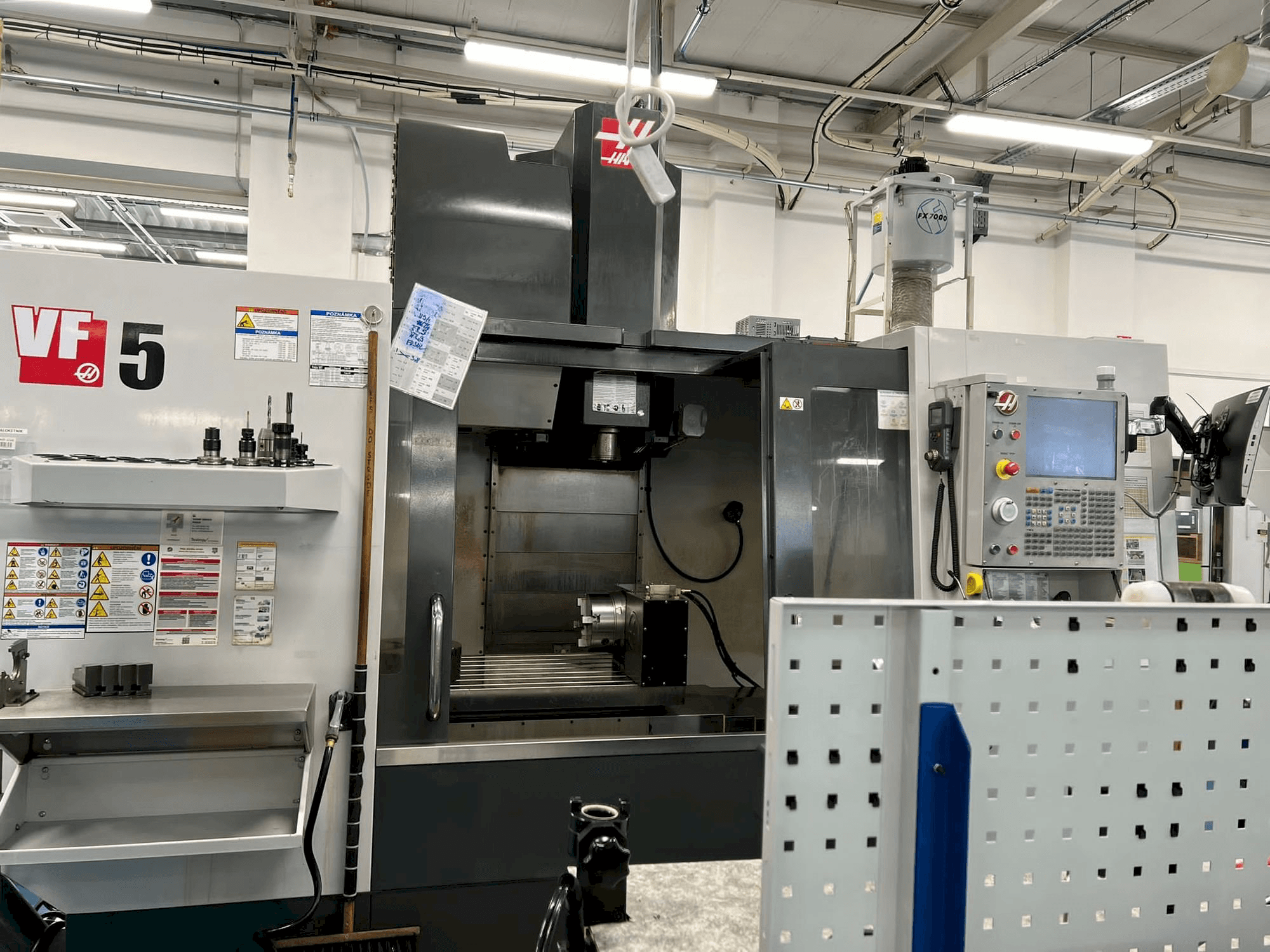 Mašīnas HAAS VF-5/40 pretskats
