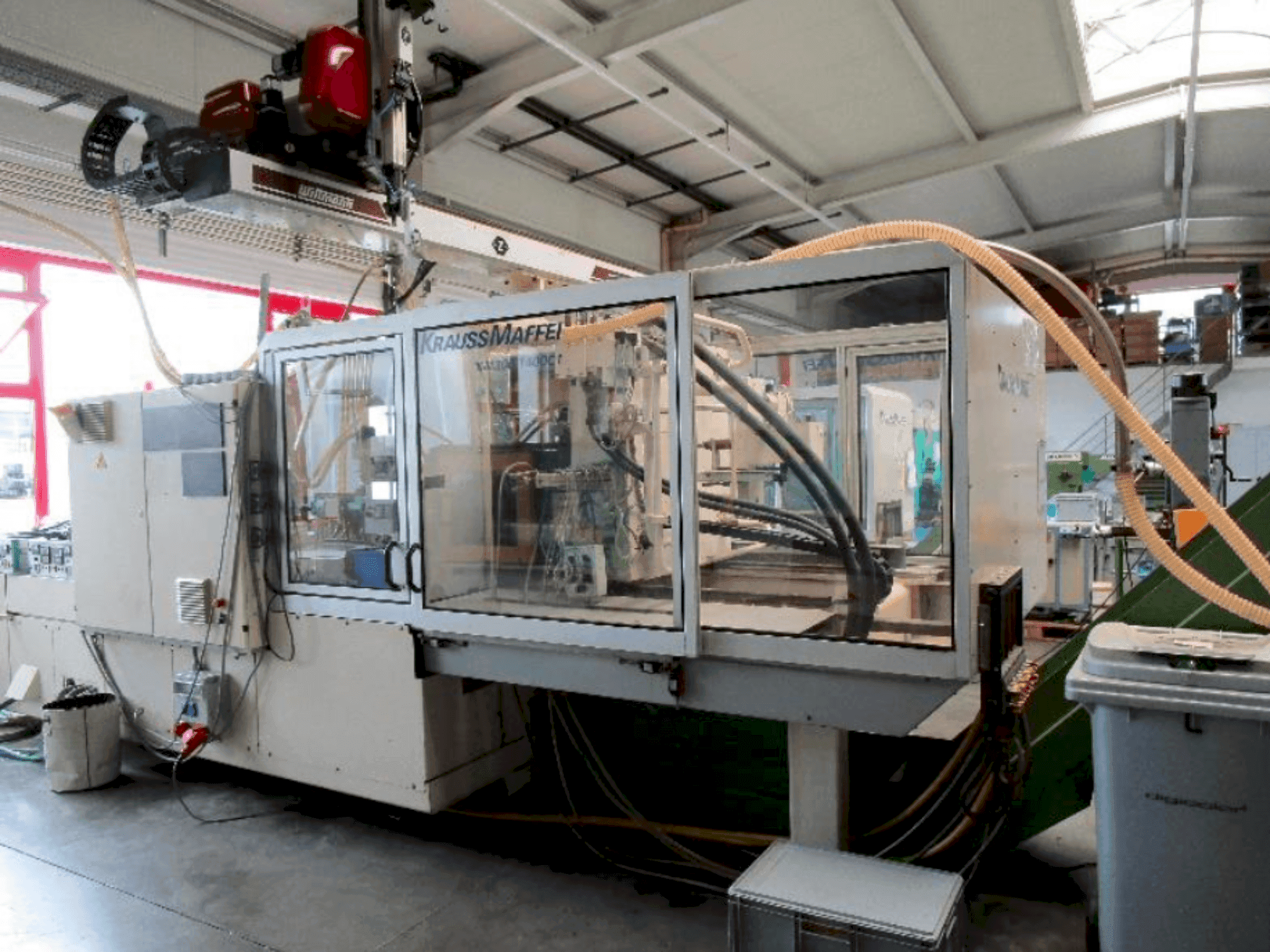 Mašīnas Krauss Maffei 300-1400 C1 pretskats