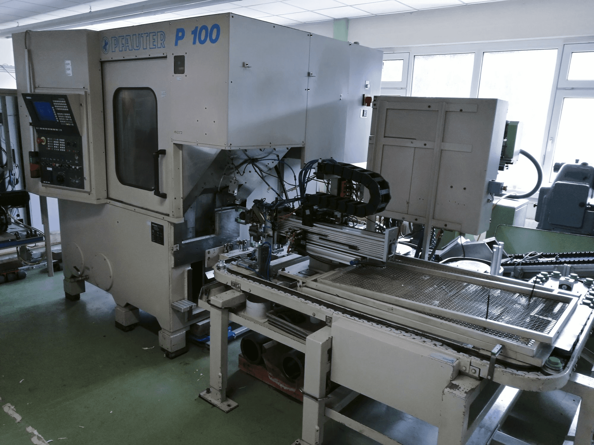 Mašīnas GLEASON-PFAUTER P100 pretskats