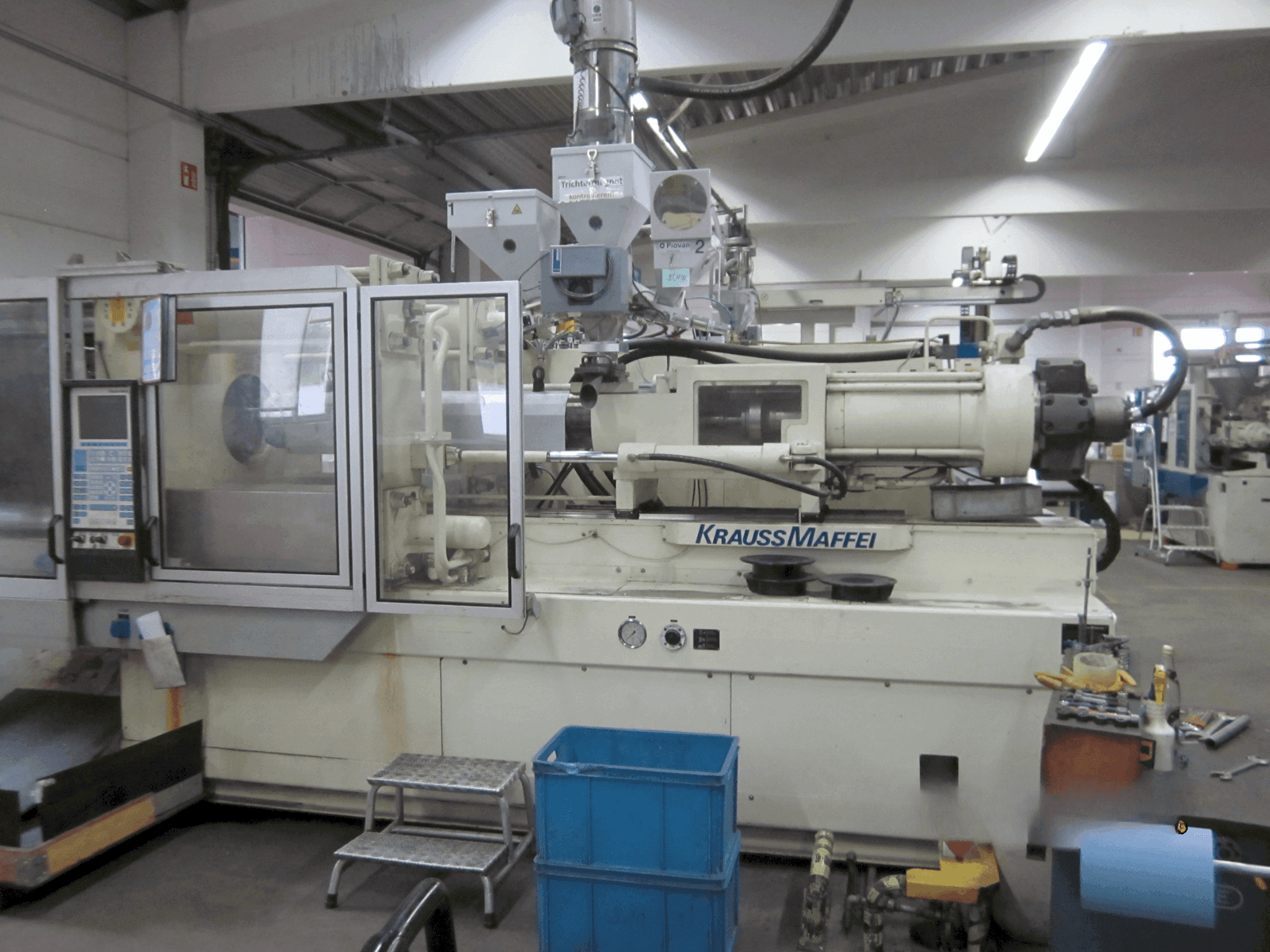 Mašīnas Krauss Maffei 350-1900 C1 pretskats