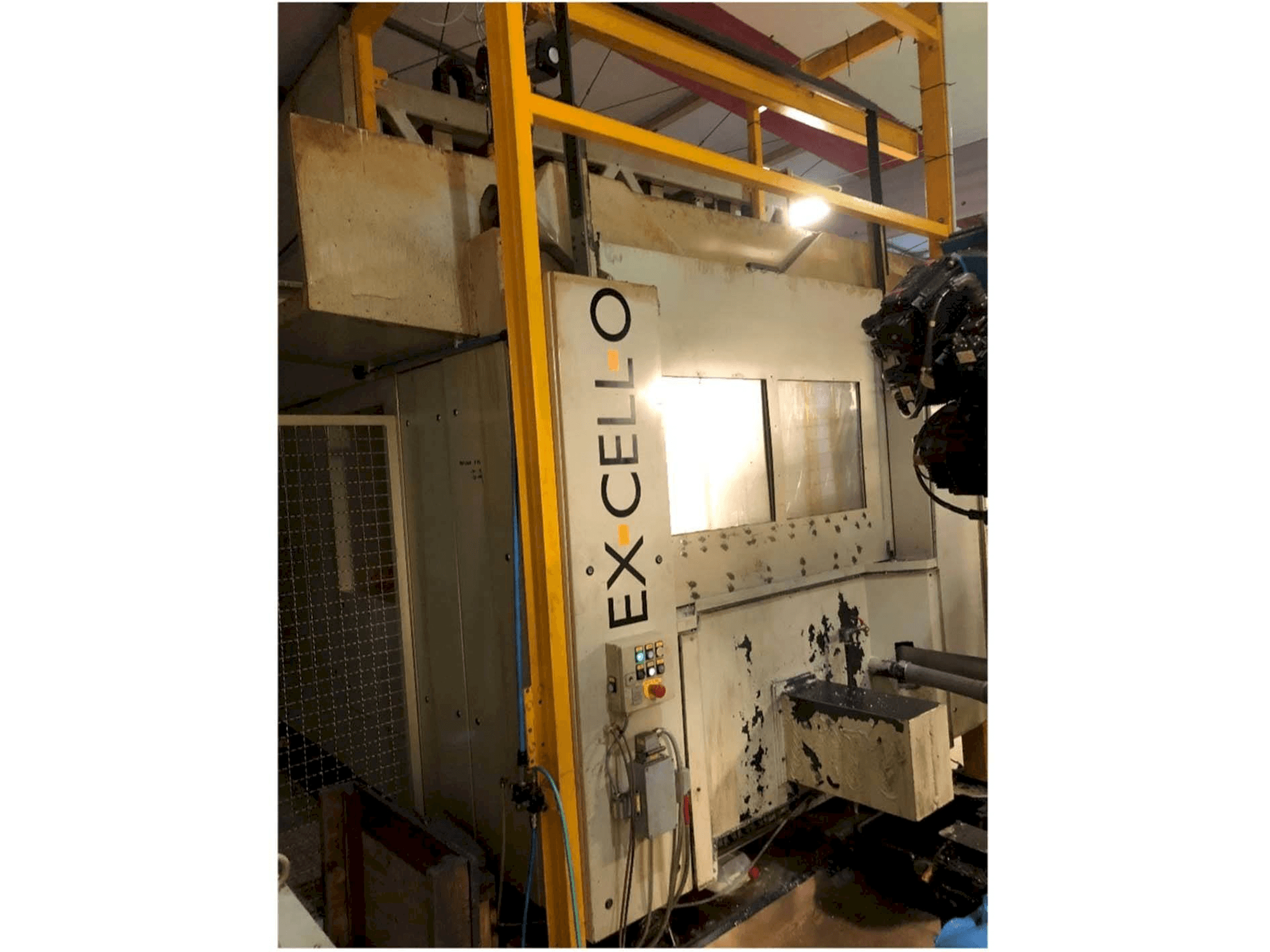 Mašīnas EXCELLO XHC 242 pretskats