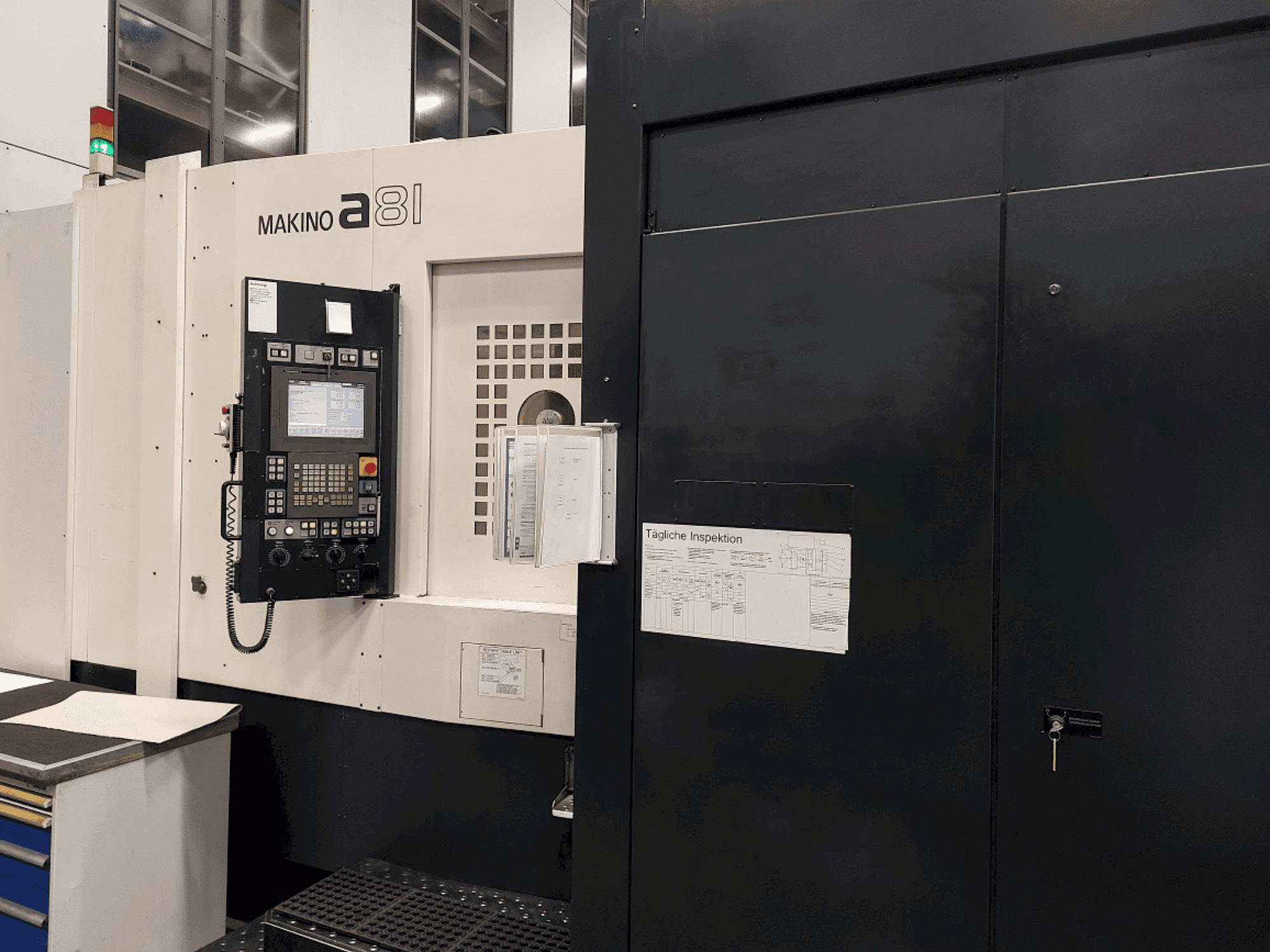 Mašīnas Makino a81 pretskats