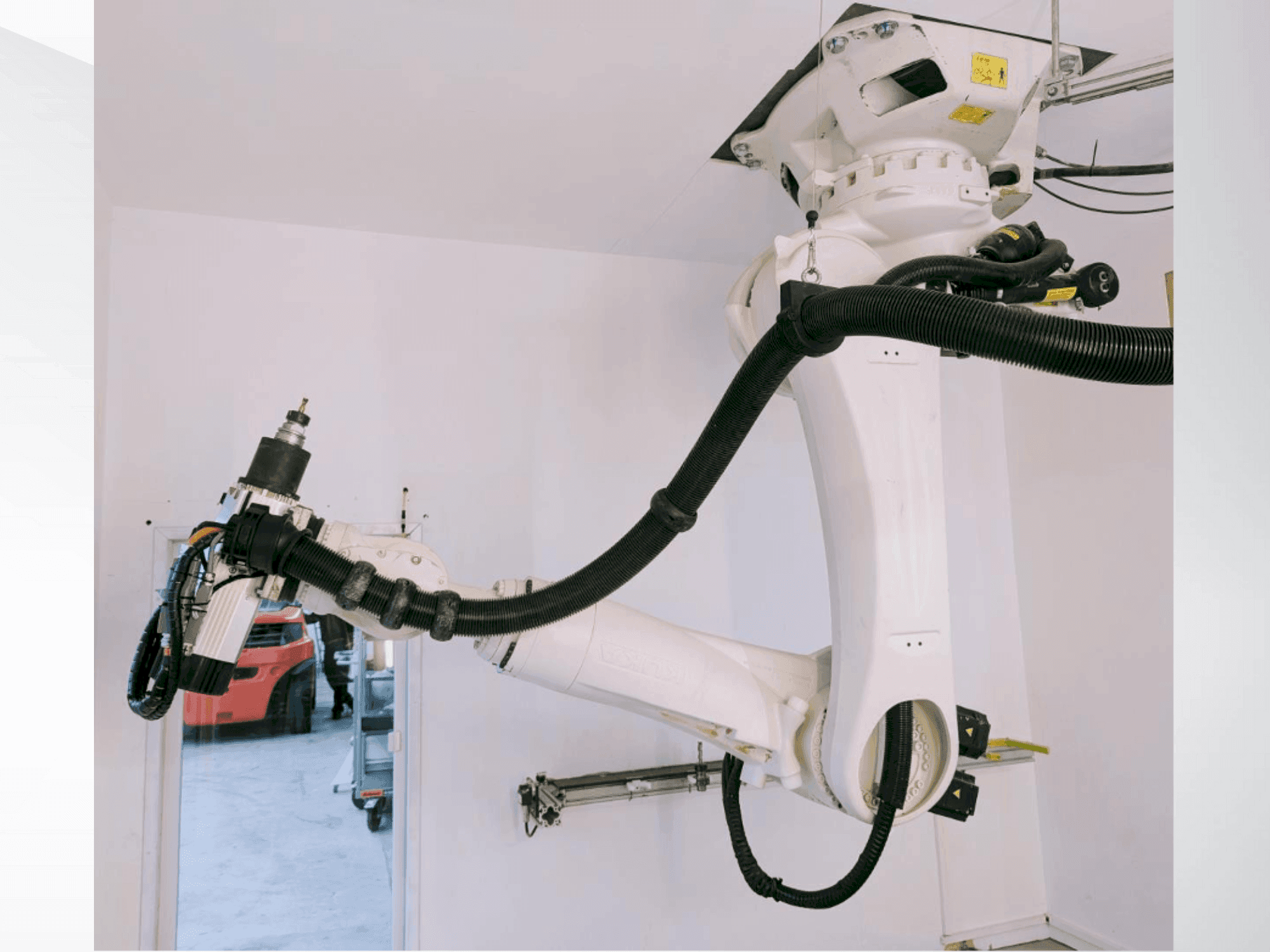 Mašīnas KUKA KR 270 R2700 C ultra + Absolute measurement pretskats