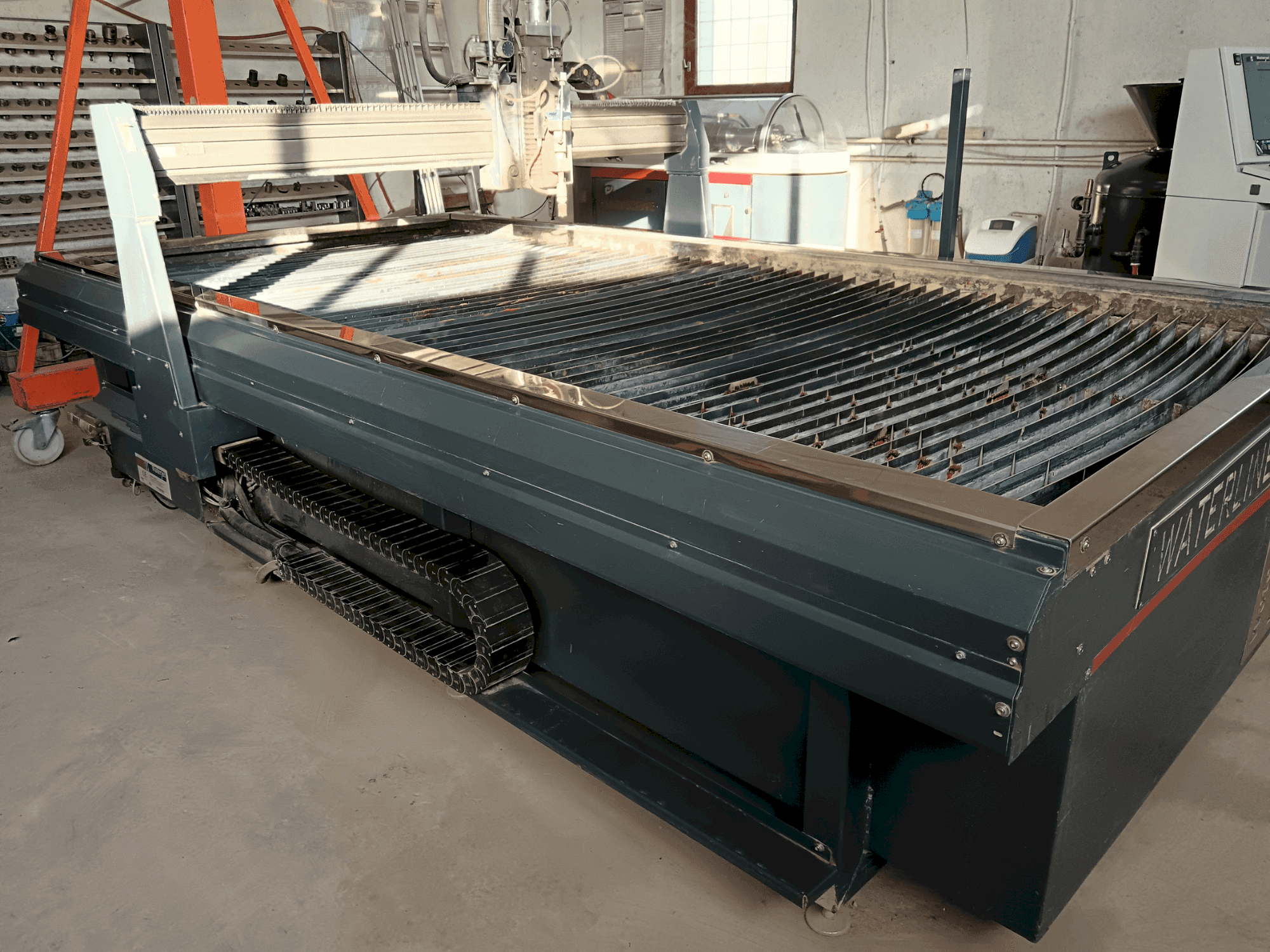 Mašīnas Waterjet Italy WL510 pretskats