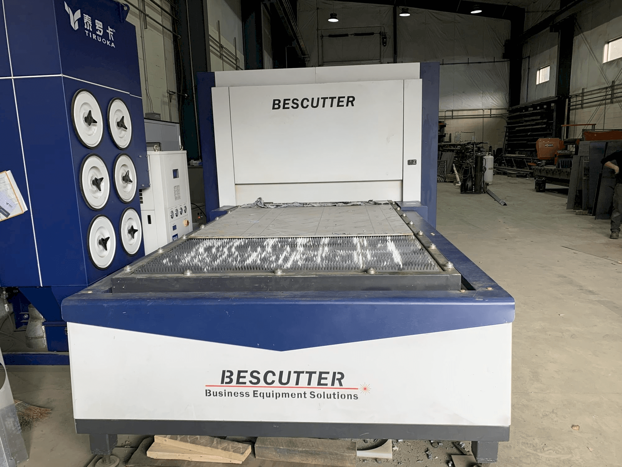 Mašīnas BESCUTTER Tital-8000W IPG pretskats