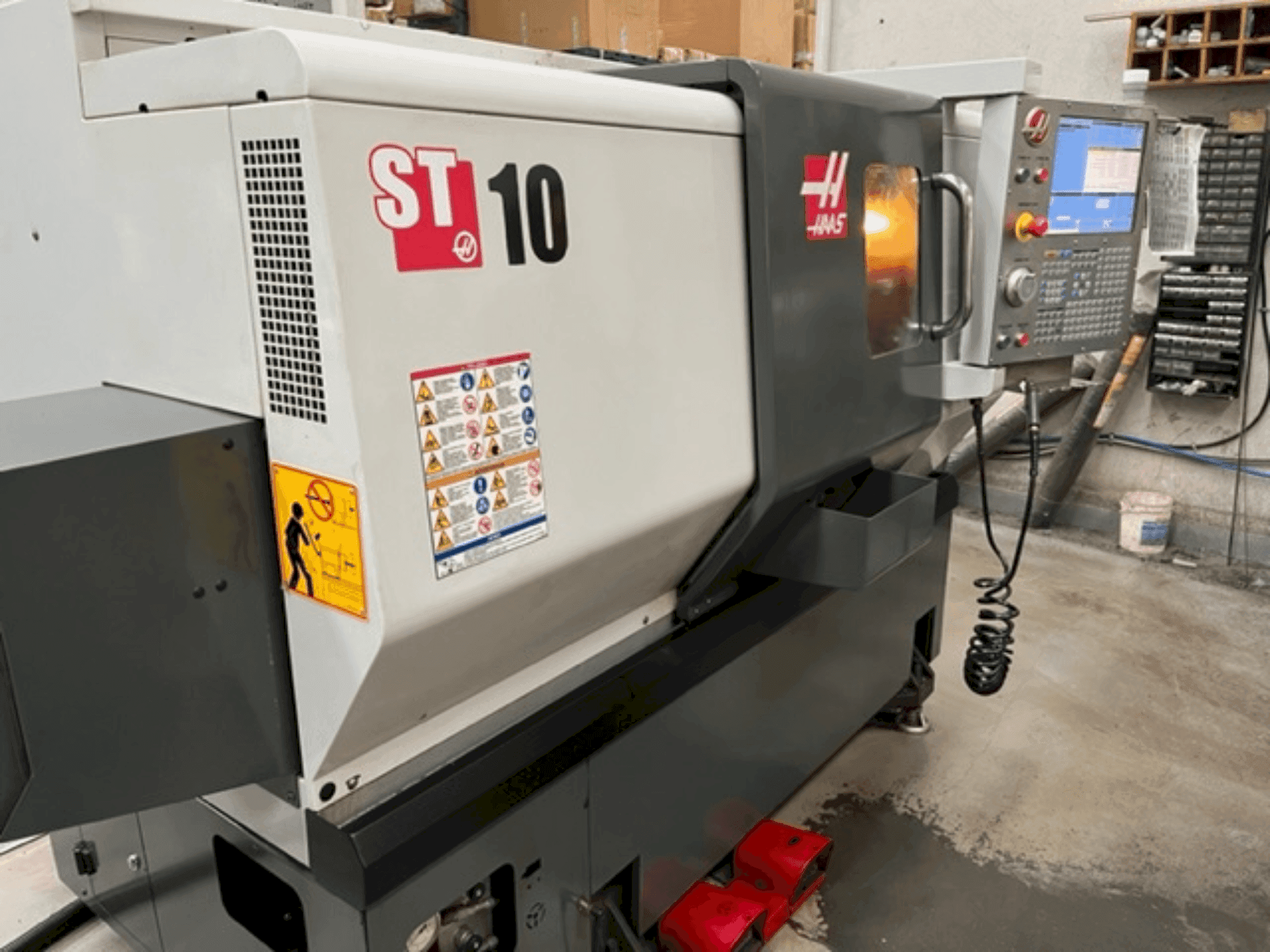 Mašīnas HAAS ST 10 pretskats