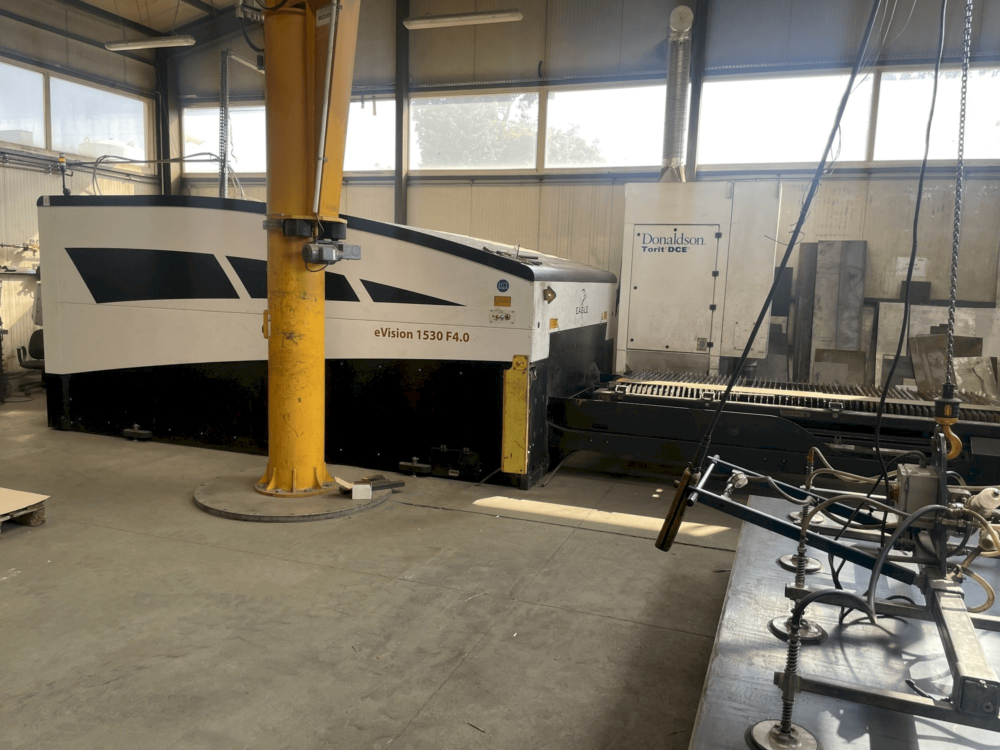 Mašīnas EAGLE eVision 1530 F4.0 pretskats