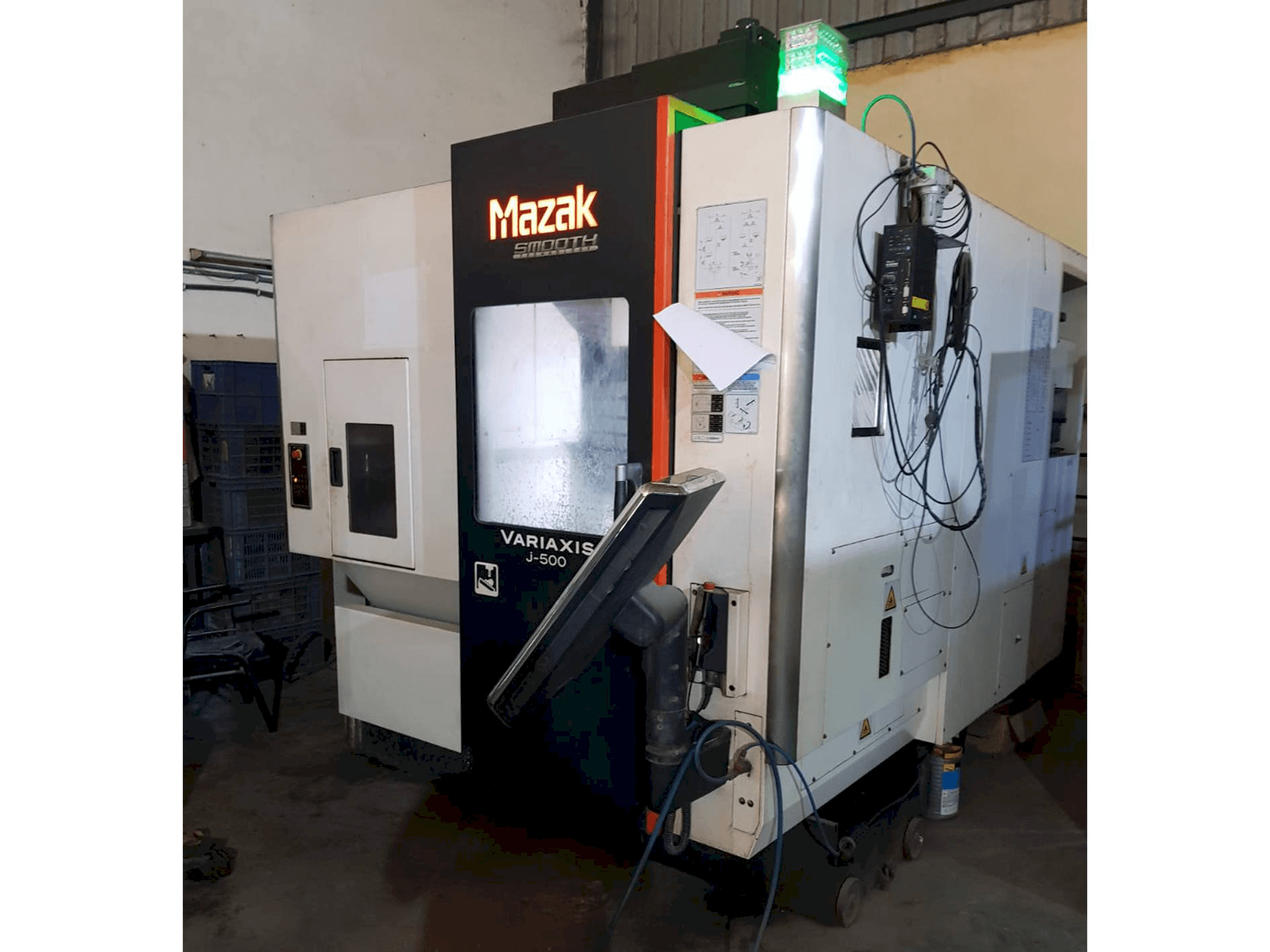 Mašīnas Mazak Variaxis J-500 pretskats