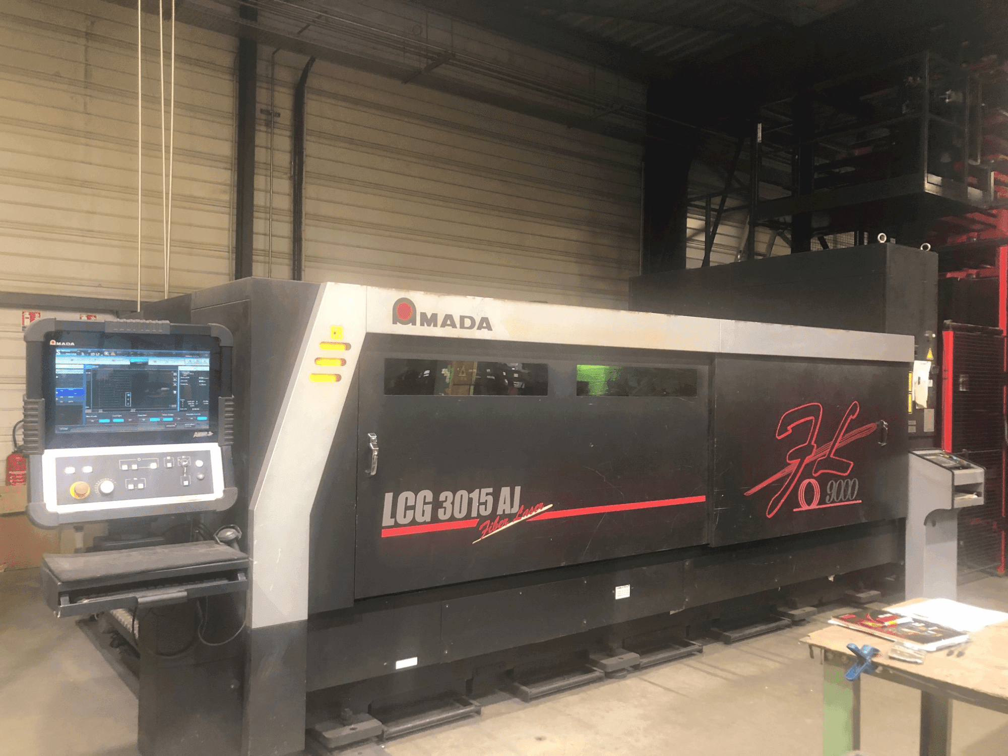Mašīnas AMADA LCG-3015AJ 9kw + ASLUL TWIN TOWER pretskats