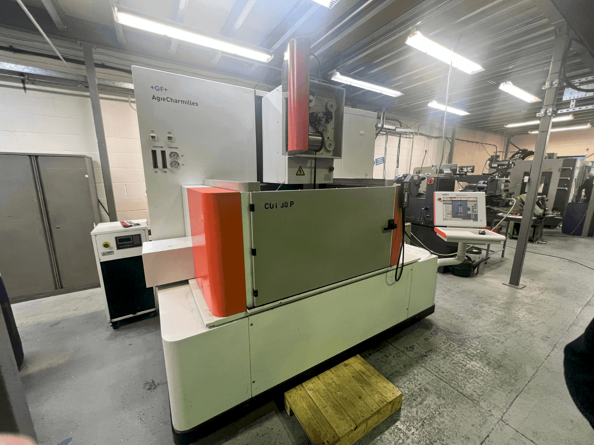 Mašīnas AgieCharmilles CUT 30P pretskats