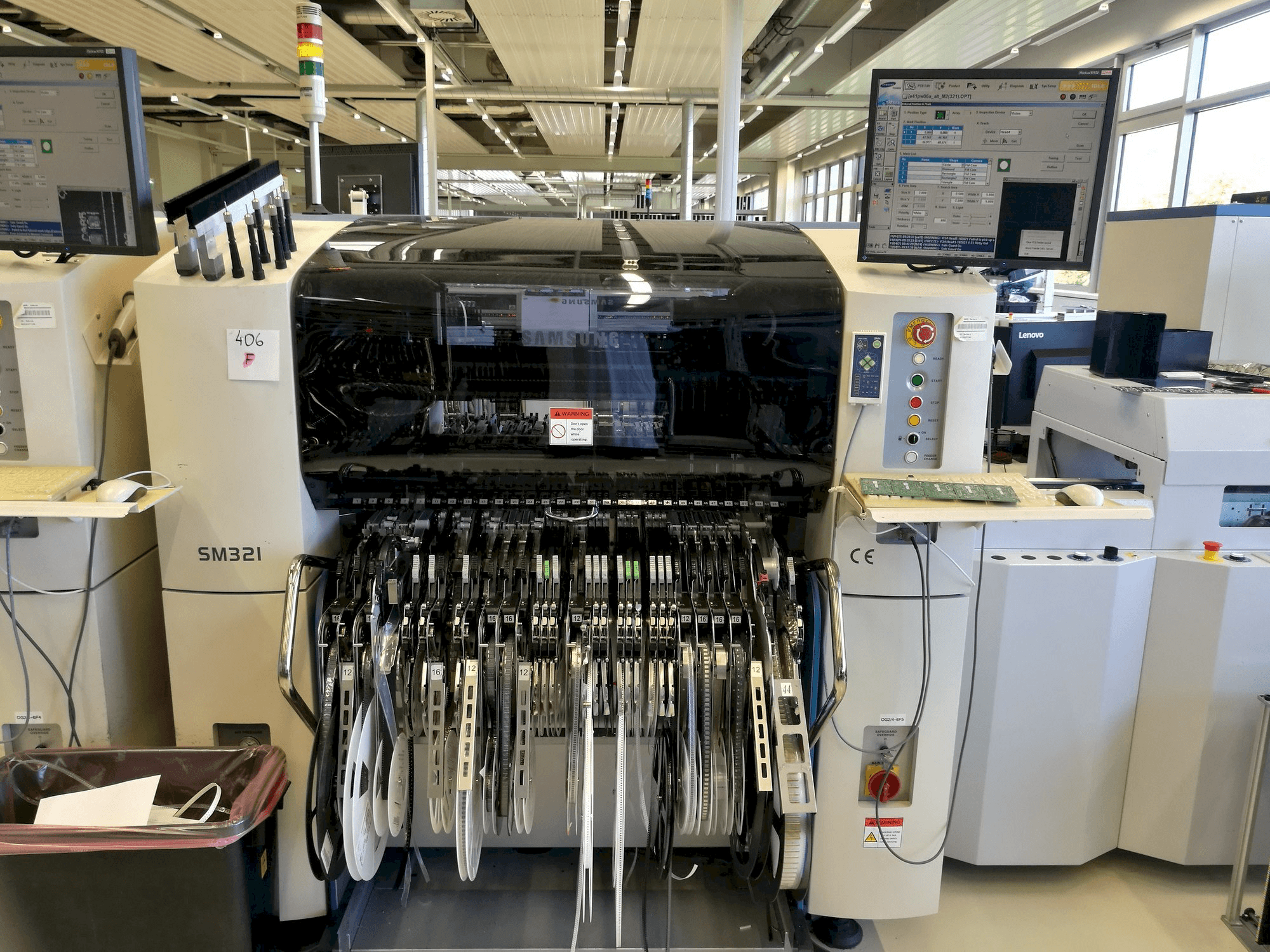 Mašīnas Samsung SM 321 pretskats