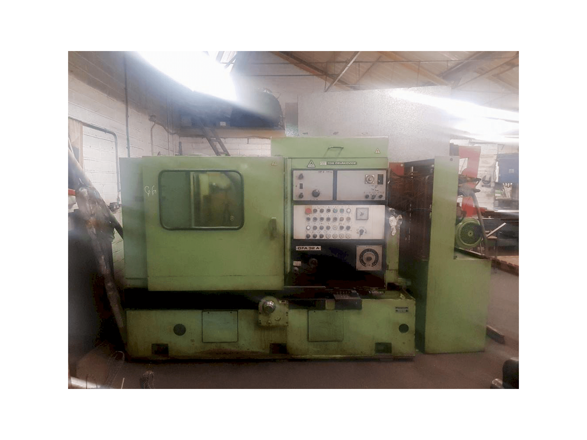 Mašīnas TOS OFA 32 A pretskats