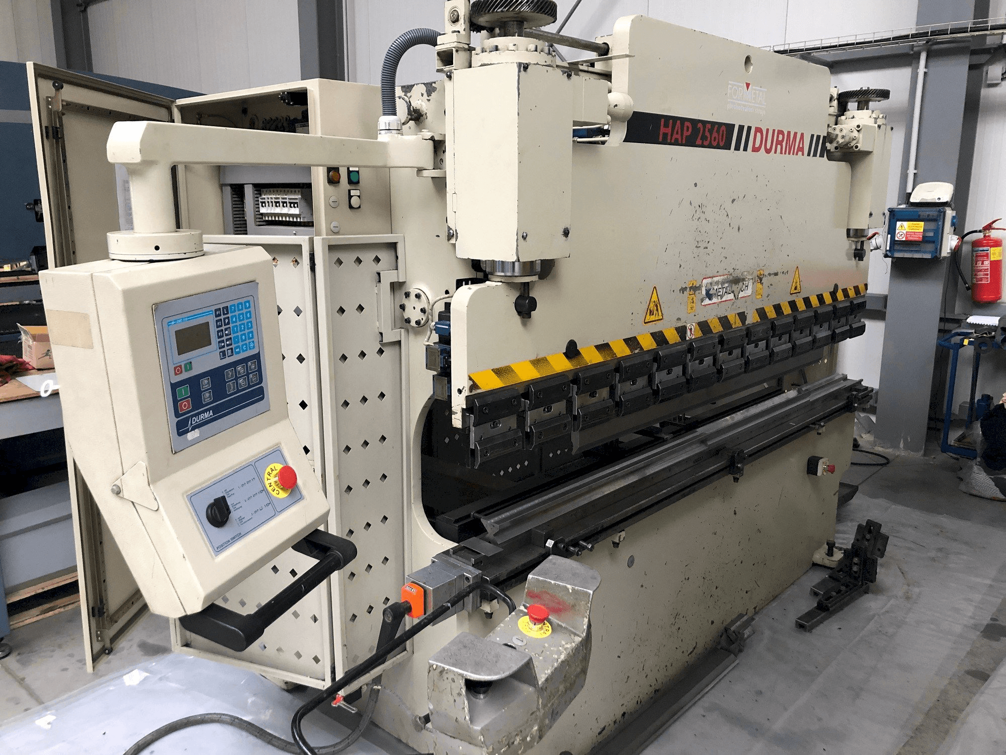 Mašīnas Durma HAP 2560 pretskats