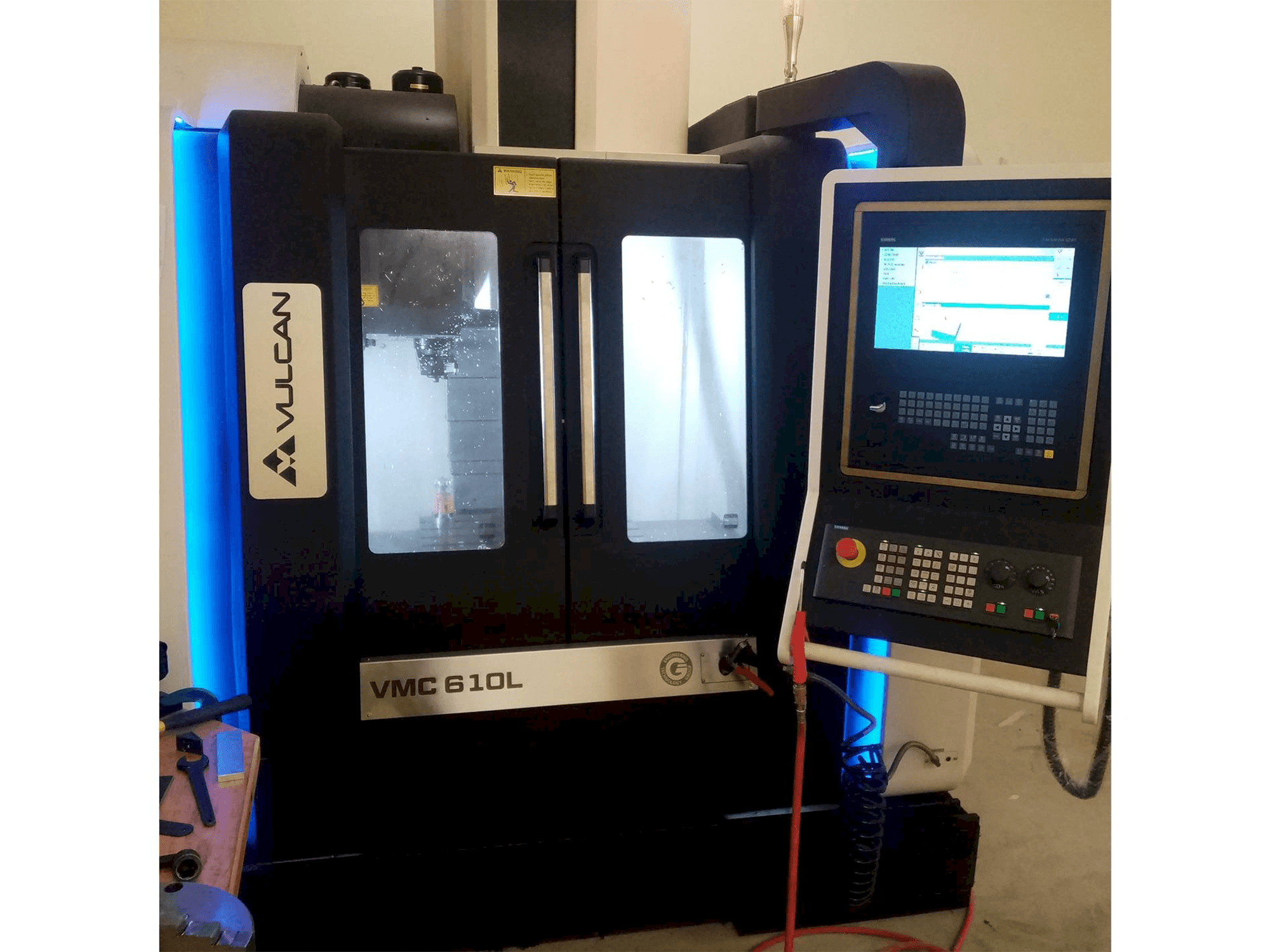 Mašīnas VULCAN VMC 610L pretskats