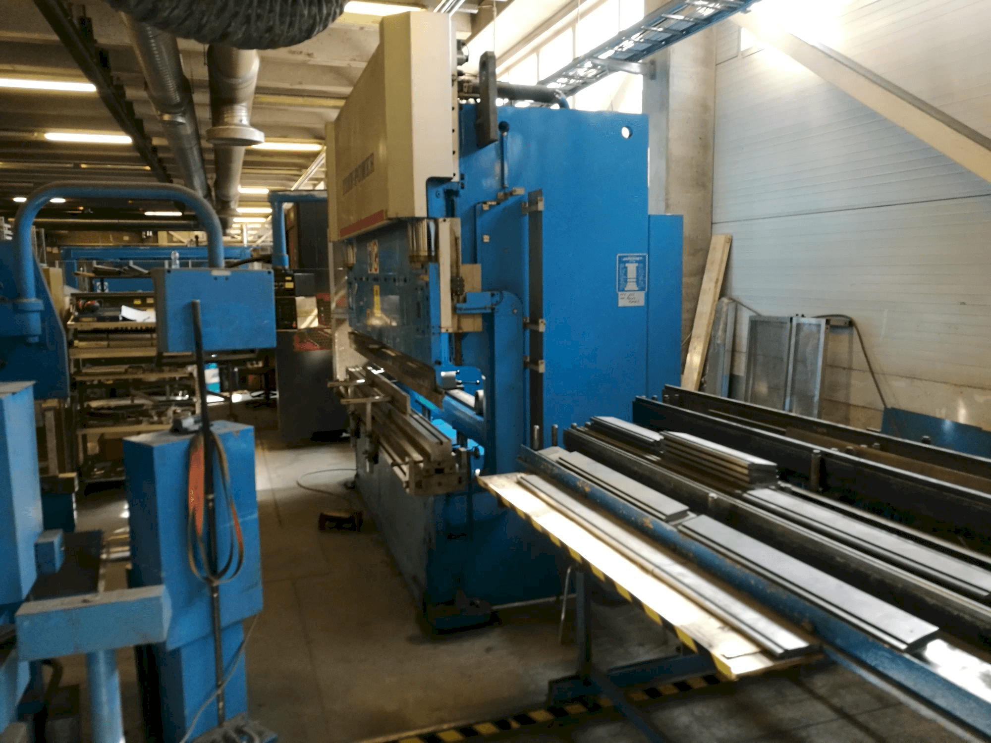 Mašīnas Finn-Power JAROMET CNC J 100 -3000 pretskats