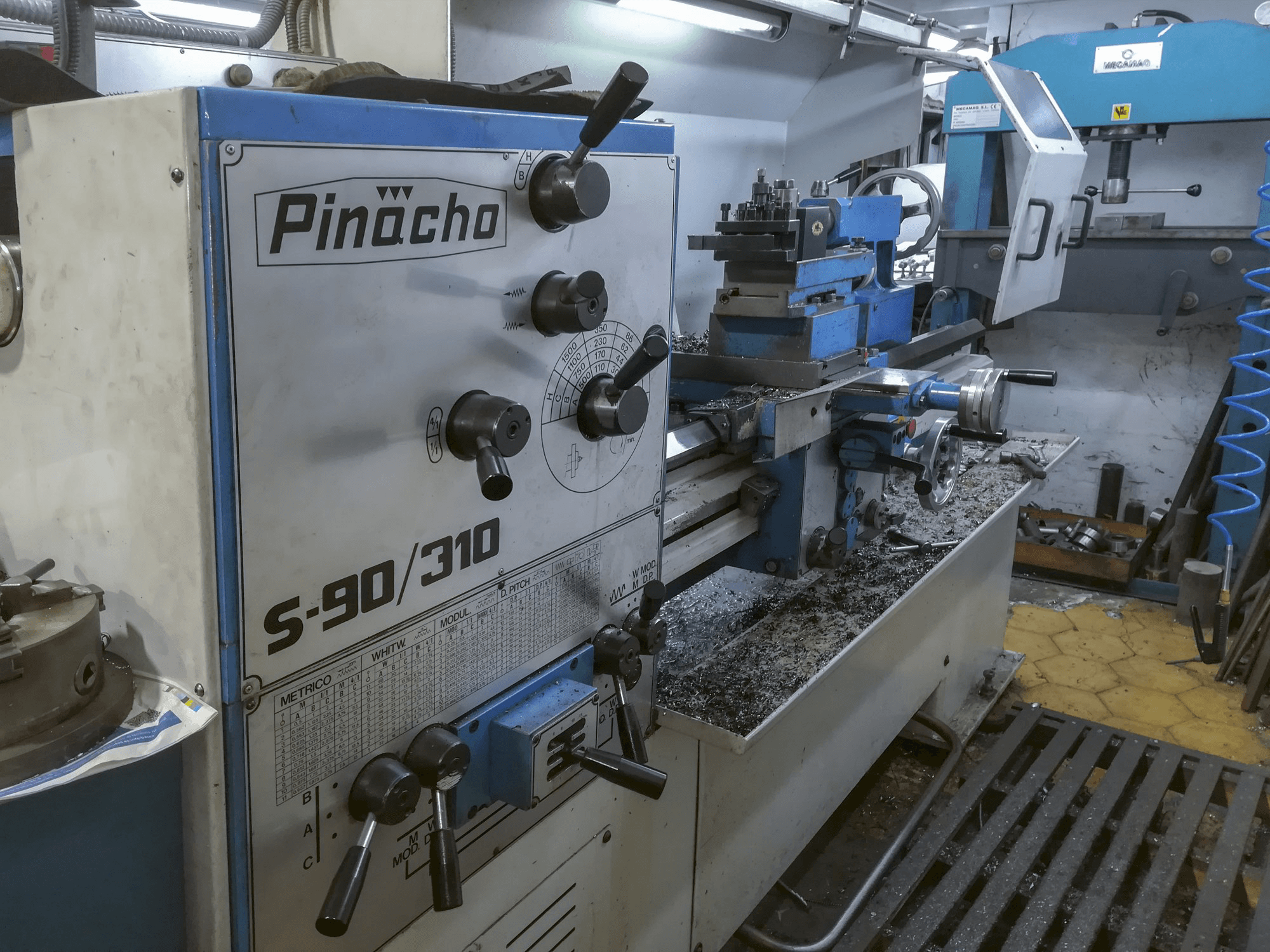 Mašīnas Pinacho S-90/310 skats no kreisās puses
