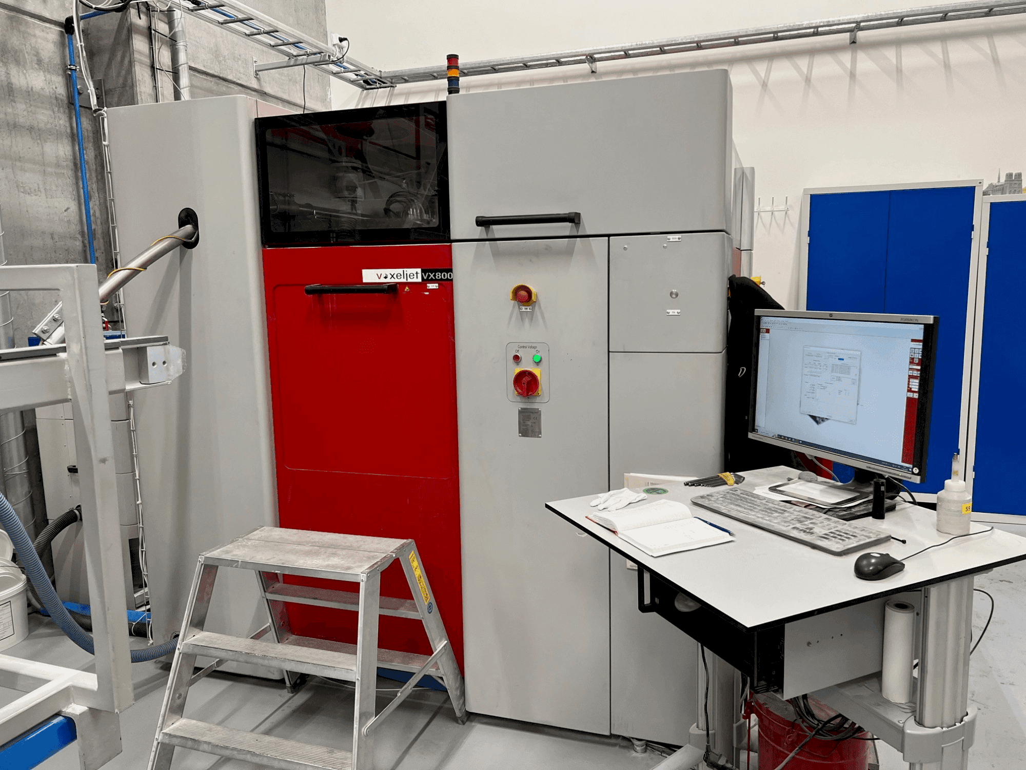 Mašīnas VOXELJET VX800 (2010) pretskats