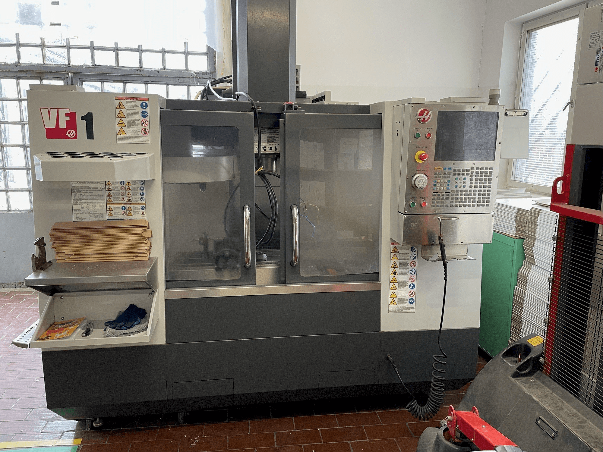 Mašīnas HAAS VF-1 pretskats
