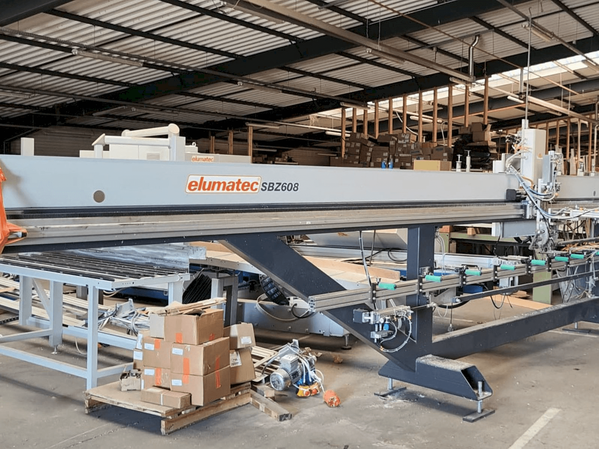 Mašīnas Elumatec SBZ 608 pretskats