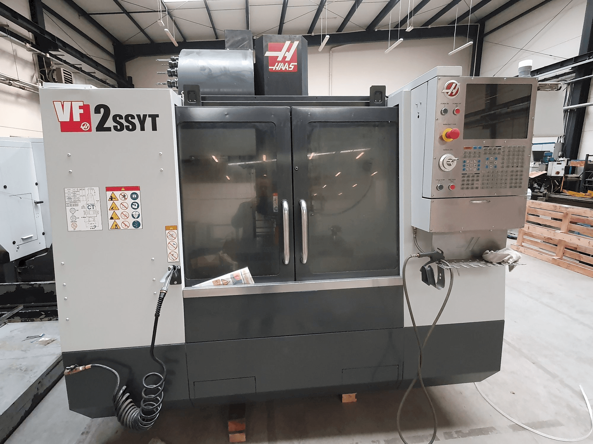 Mašīnas HAAS VF-2SSYT pretskats