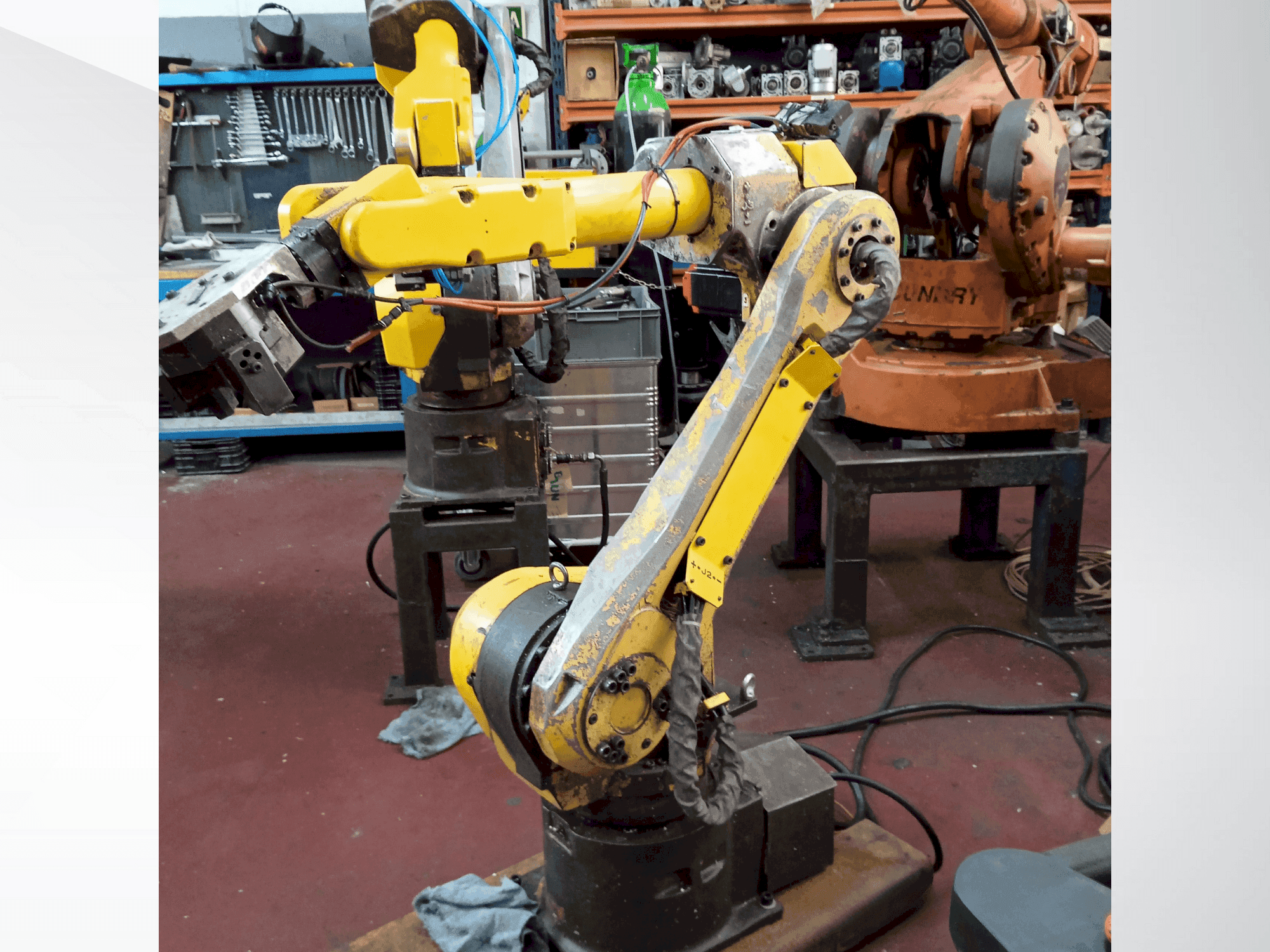 Mašīnas FANUC M-16iB pretskats