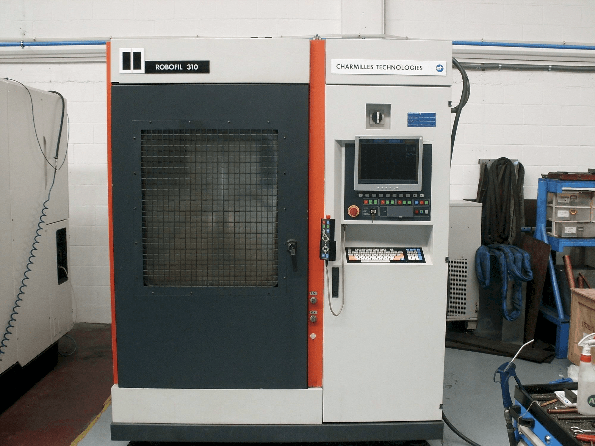 Mašīnas CHARMILLES Robofil 310 pretskats
