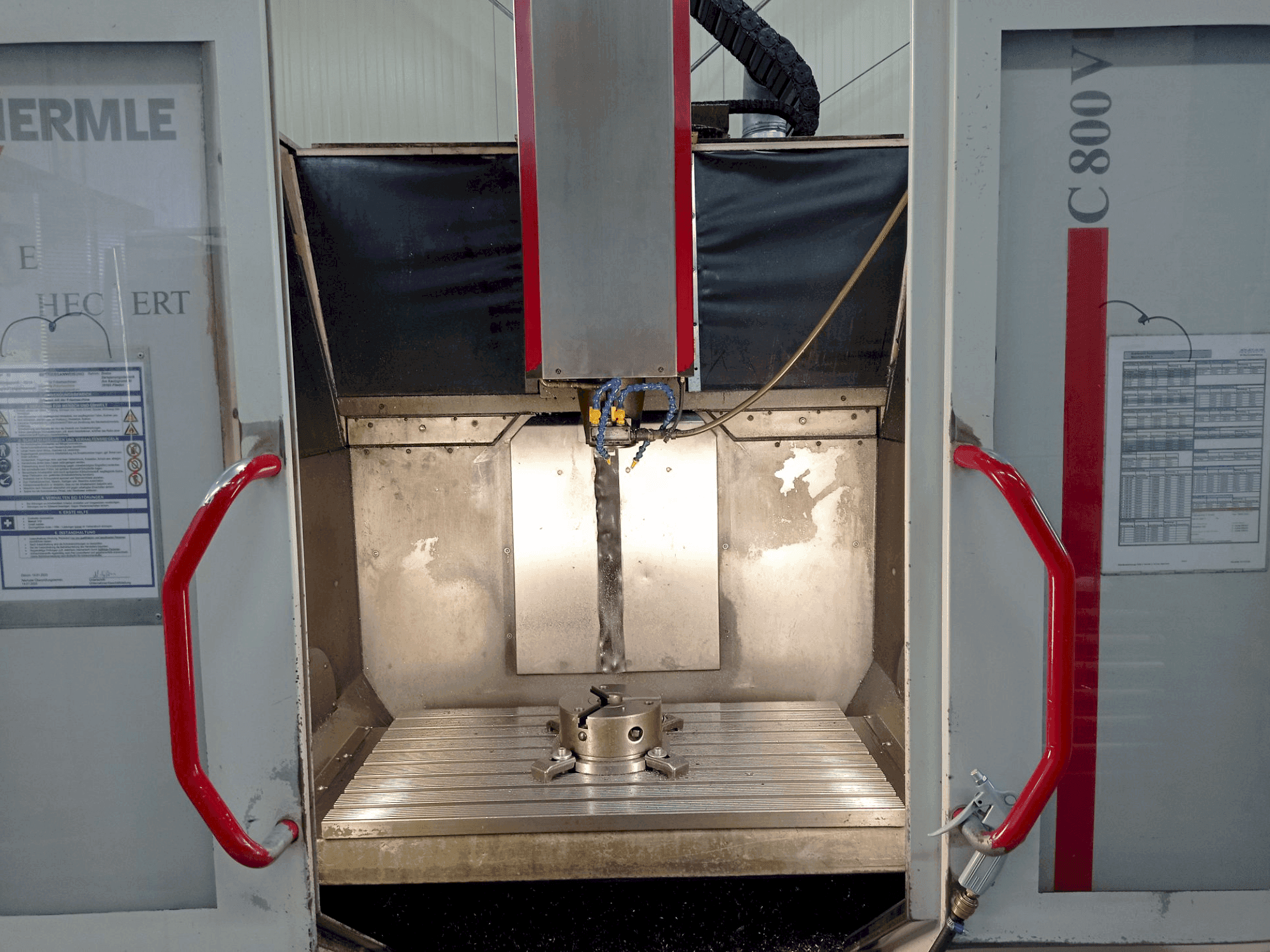 Mašīnas HERMLE C800V pretskats
