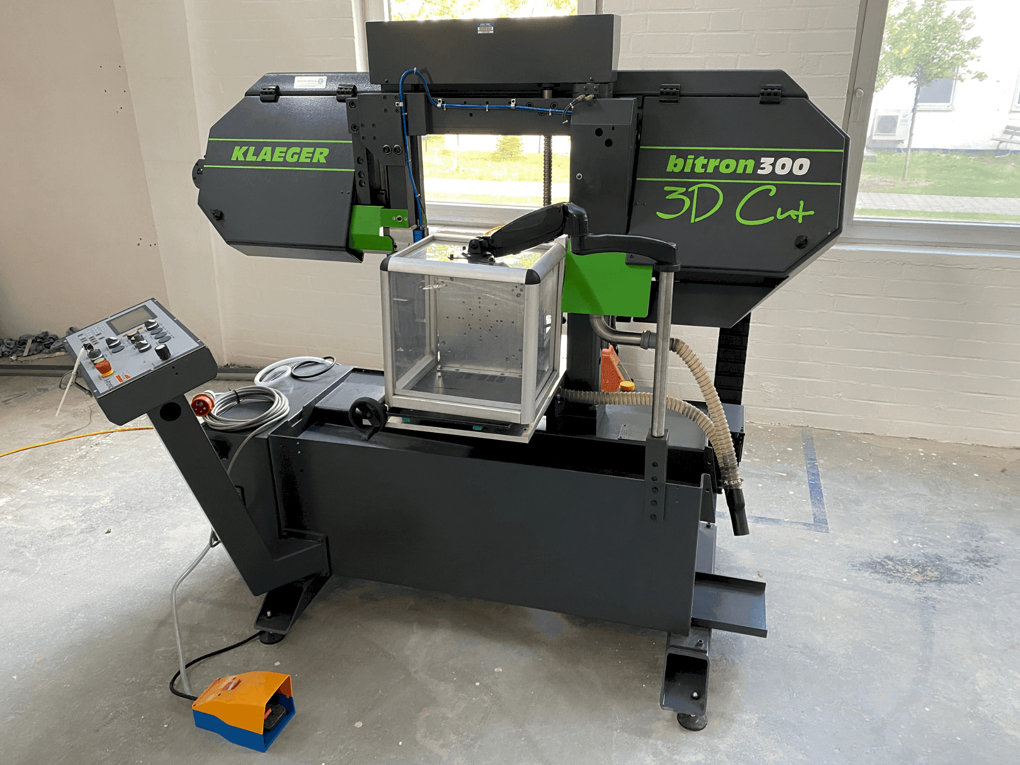 Mašīnas Klaeger Bitron 300 3D Cut pretskats
