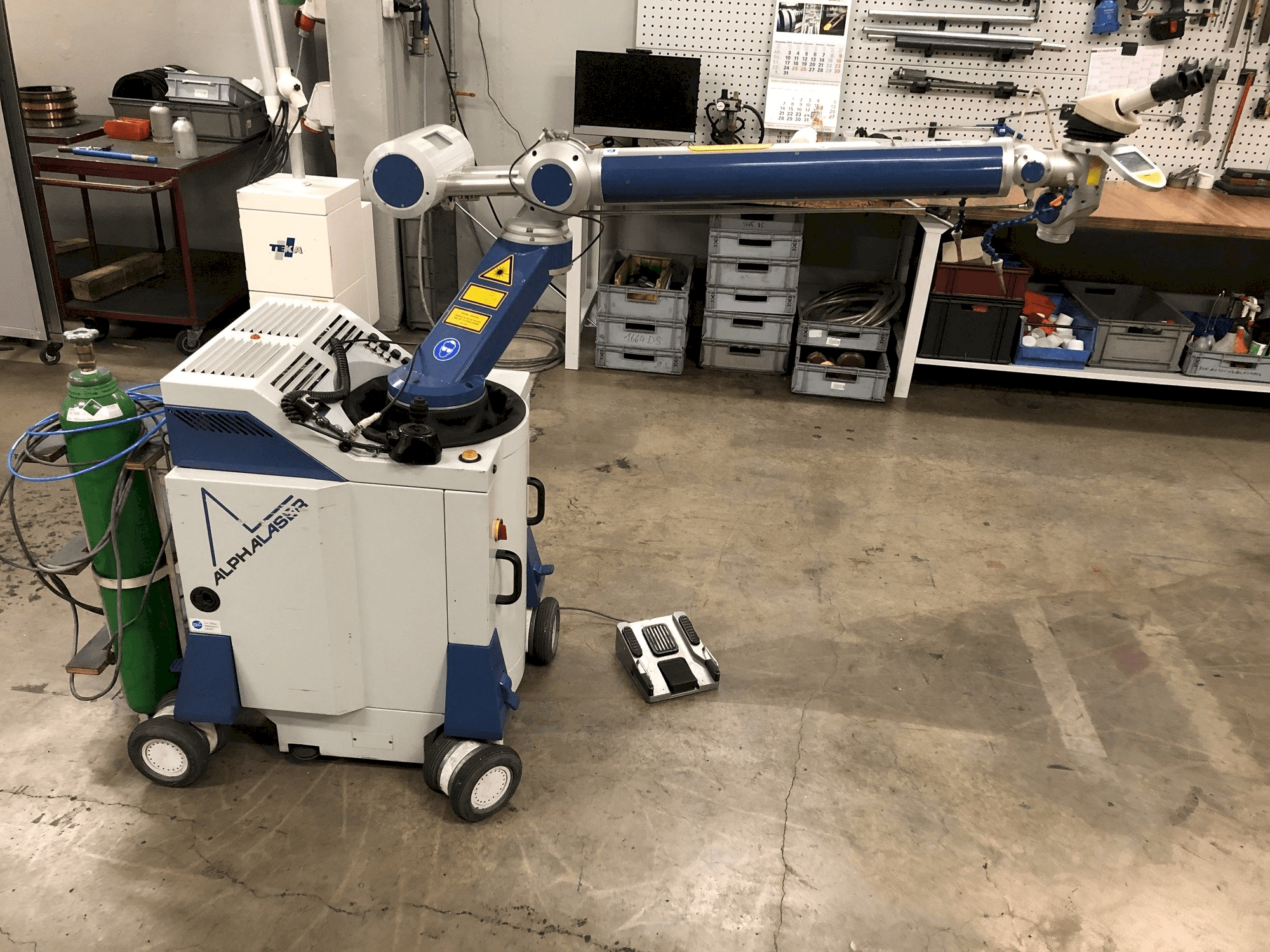 Mašīnas ALPHA LASER ALM 200 skats no kreisās puses