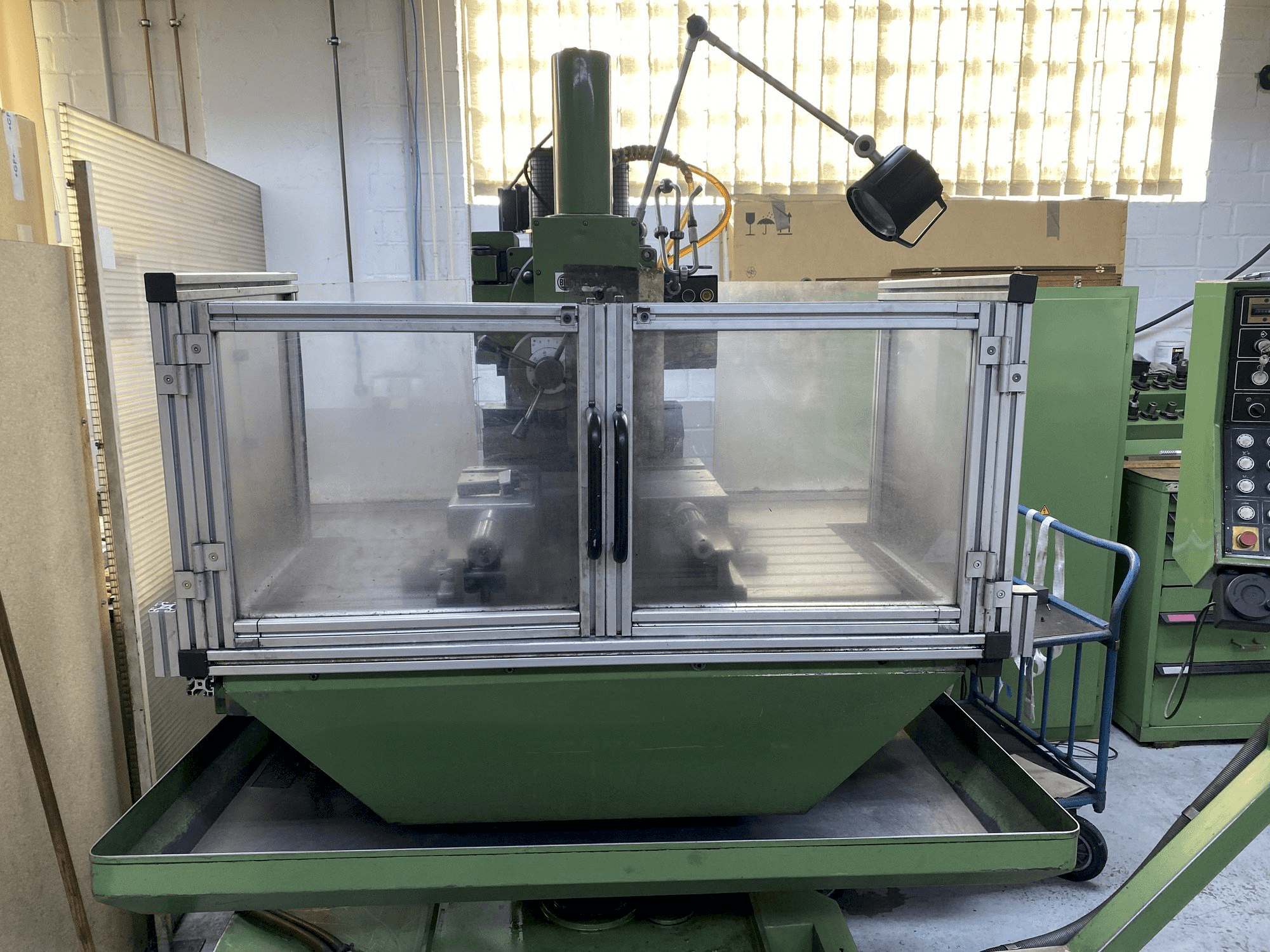 Mašīnas HERMLE UWF 1000 pretskats