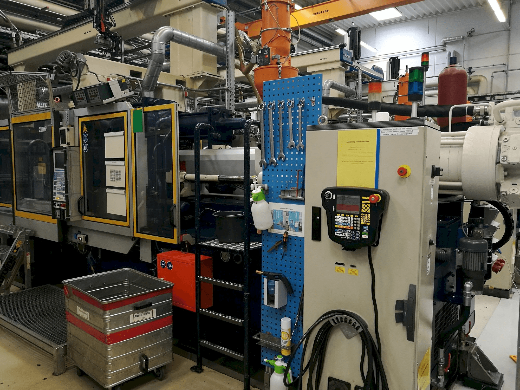 Mašīnas Krauss Maffei 350-2700 C2 pretskats