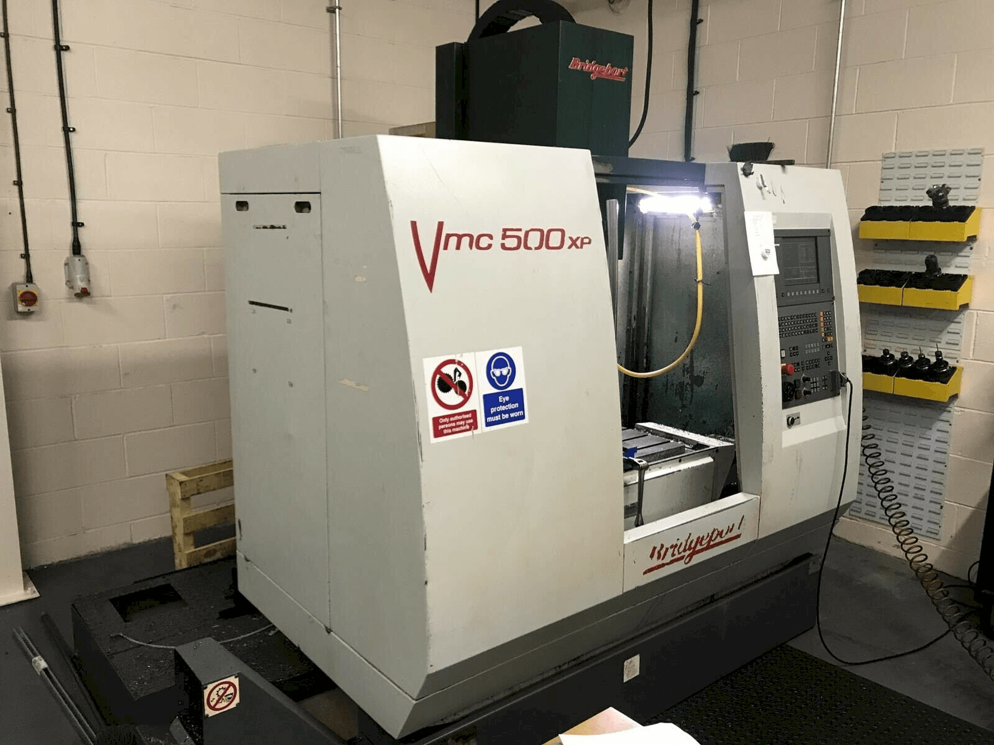 Mašīnas Bridgeport VMC 500 XP pretskats