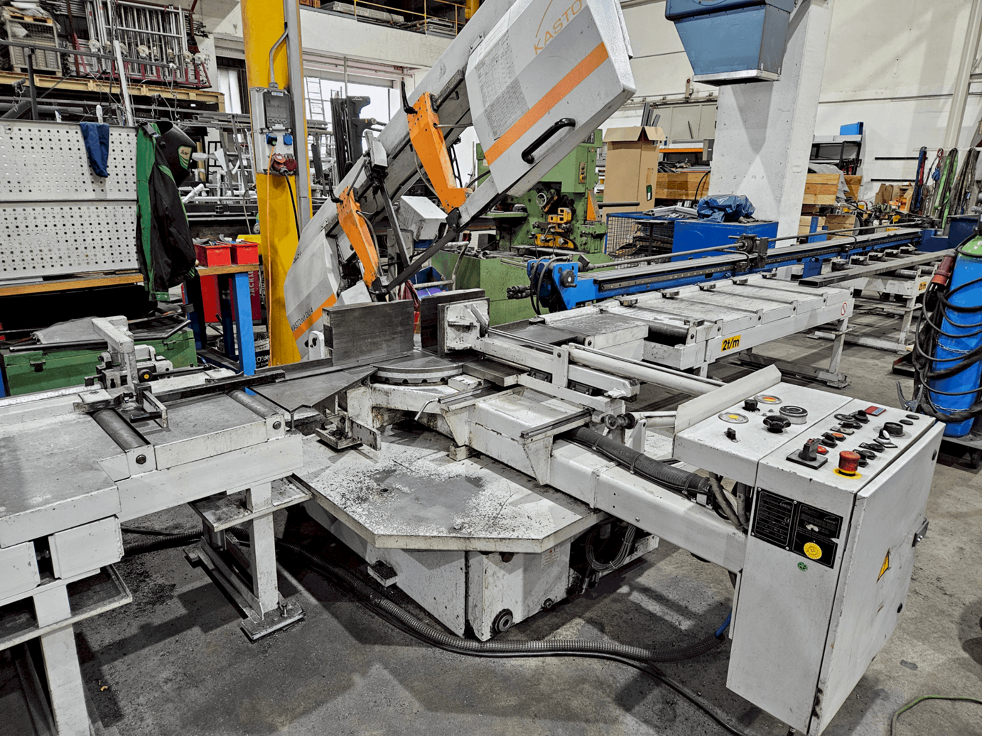 Mašīnas KASTO cut DU 4 pretskats